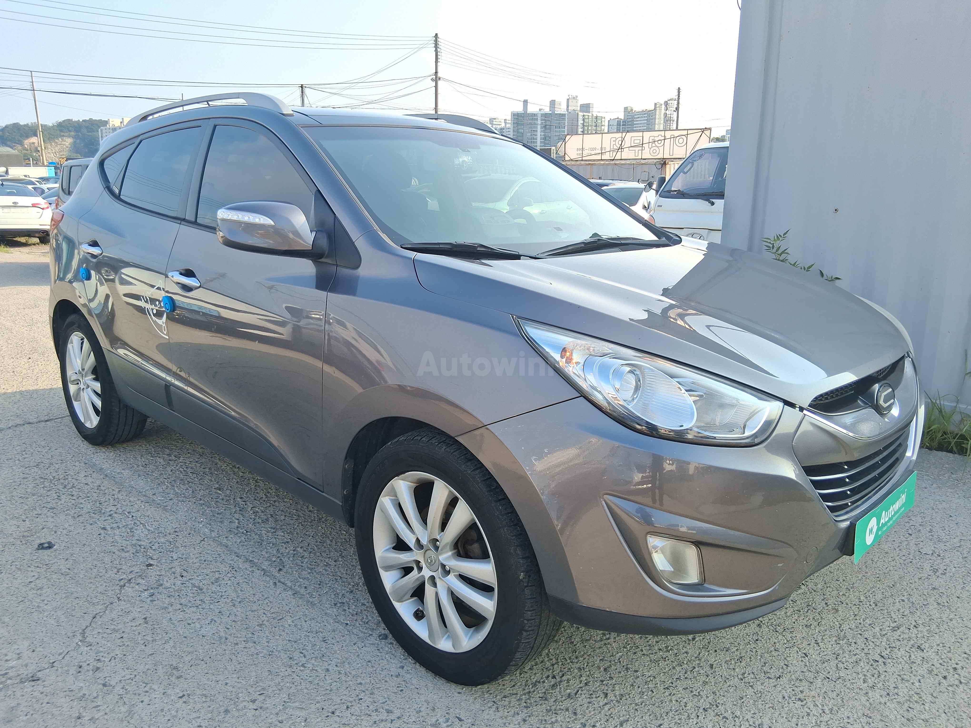2010 HYUNDAI TUCSON VIN: KMHJW81VBAU007855