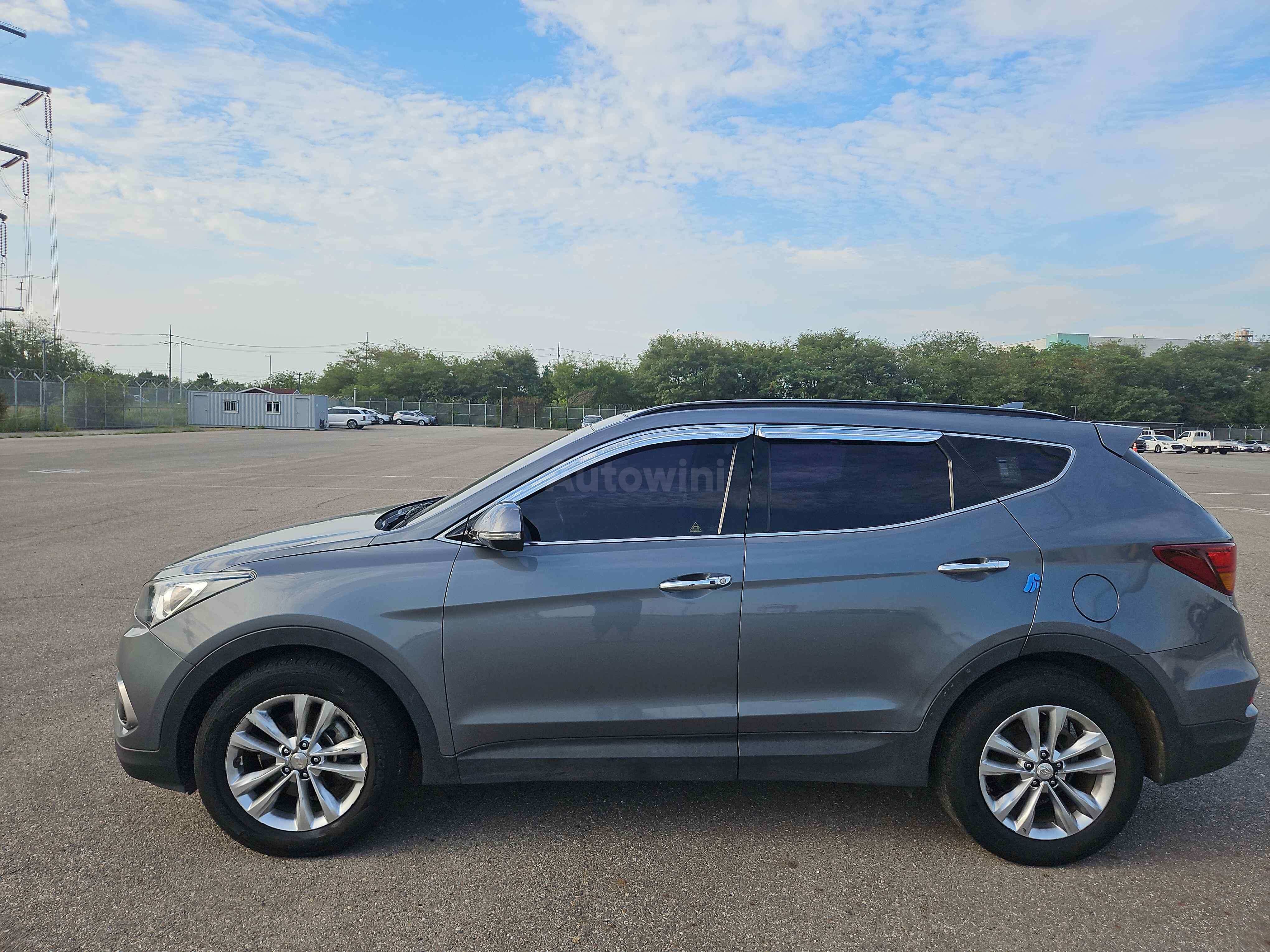 2018 HYUNDAI SANTAFE VIN: KMHSW81UBJU812677