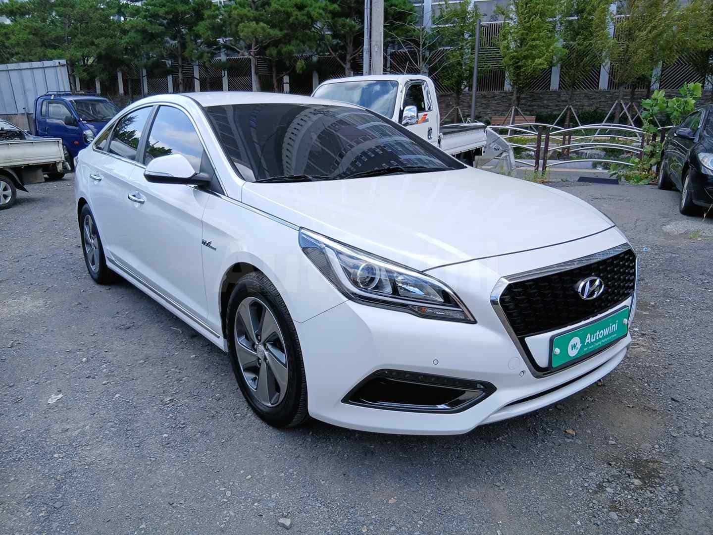 2015 HYUNDAI SONATA VIN: KMHE5411BFA001718
