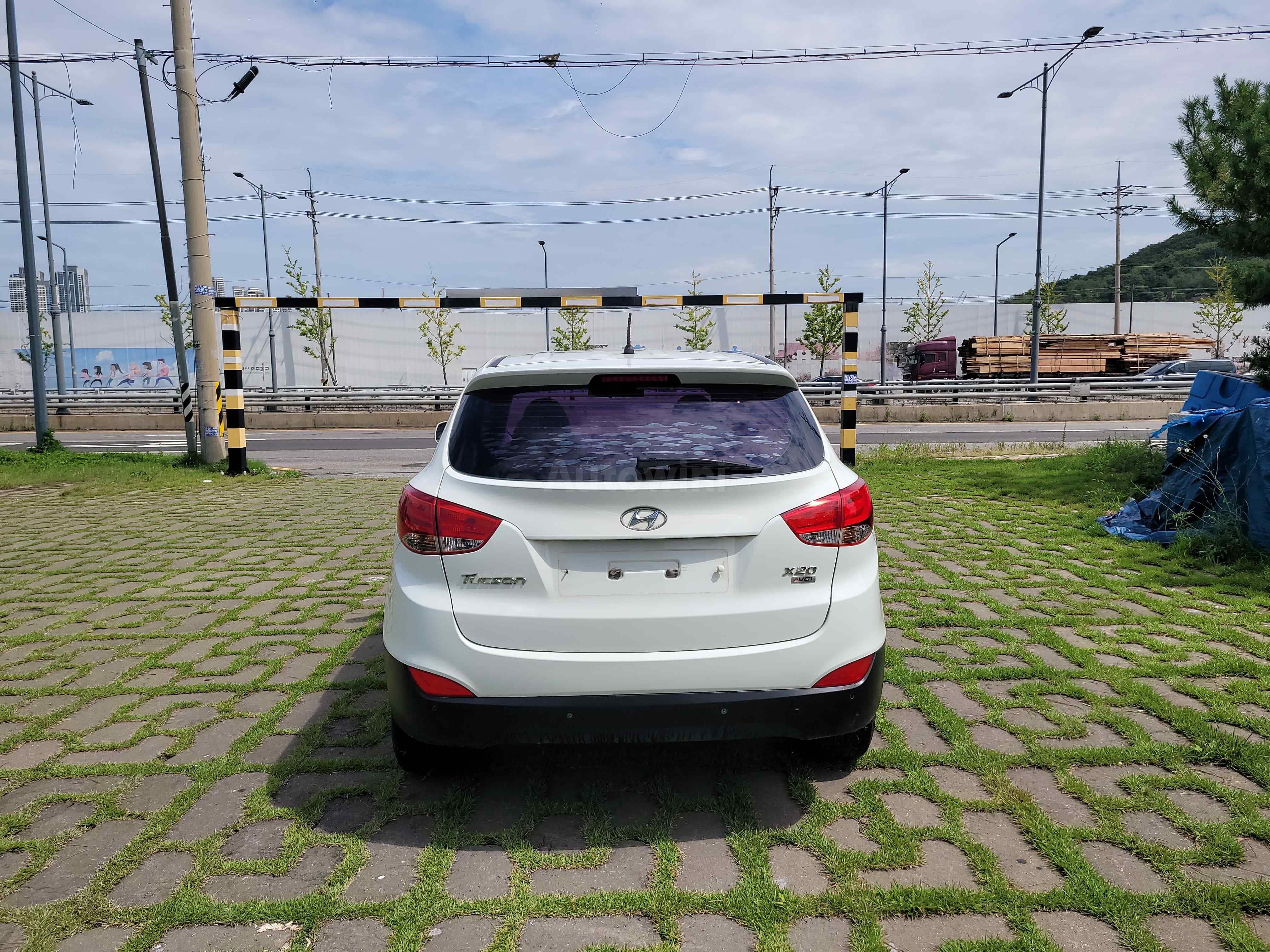 2013 HYUNDAI TUCSON VIN: KMHJT81VBDU582940