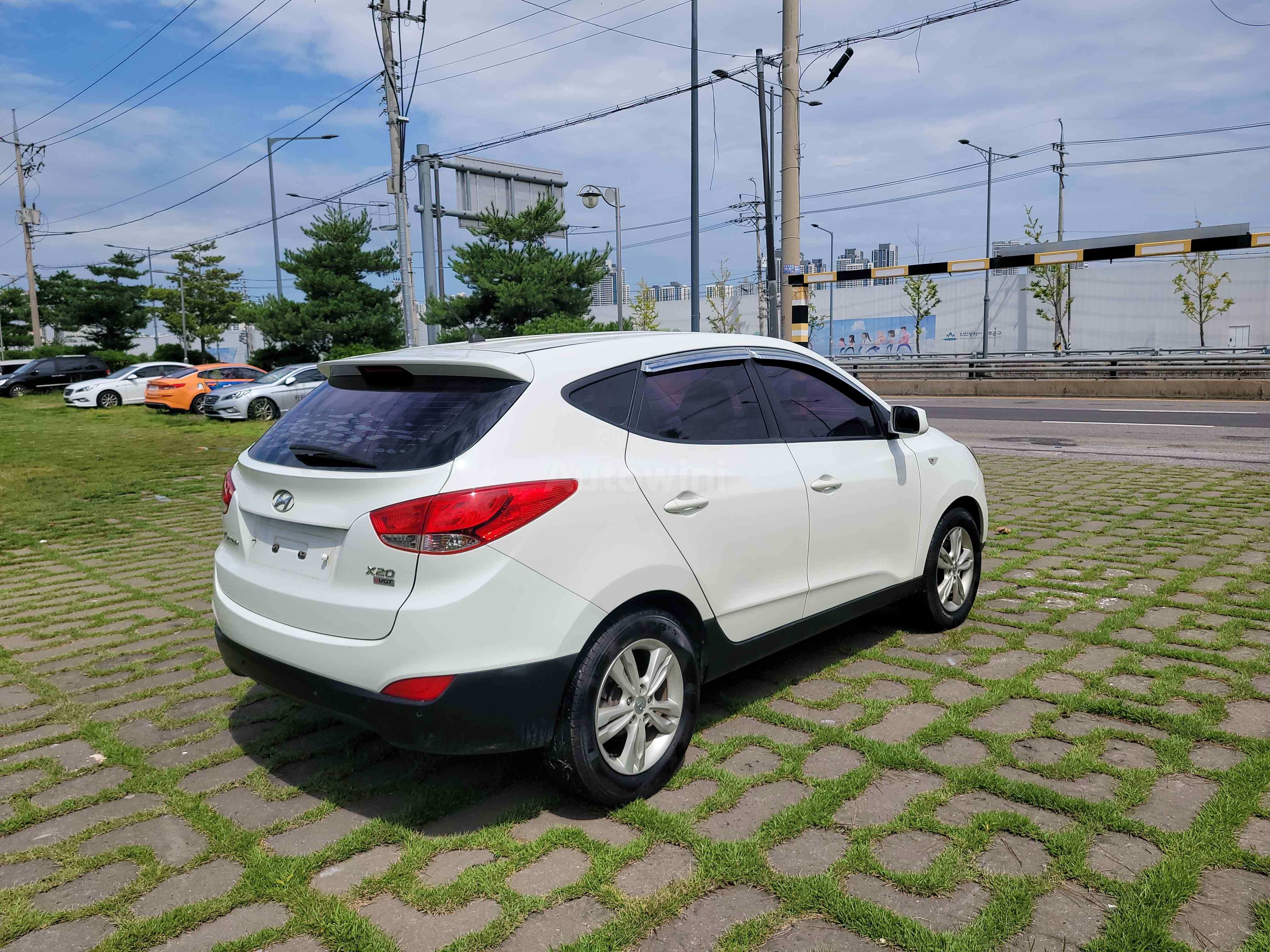 2013 HYUNDAI TUCSON VIN: KMHJT81VBDU582940