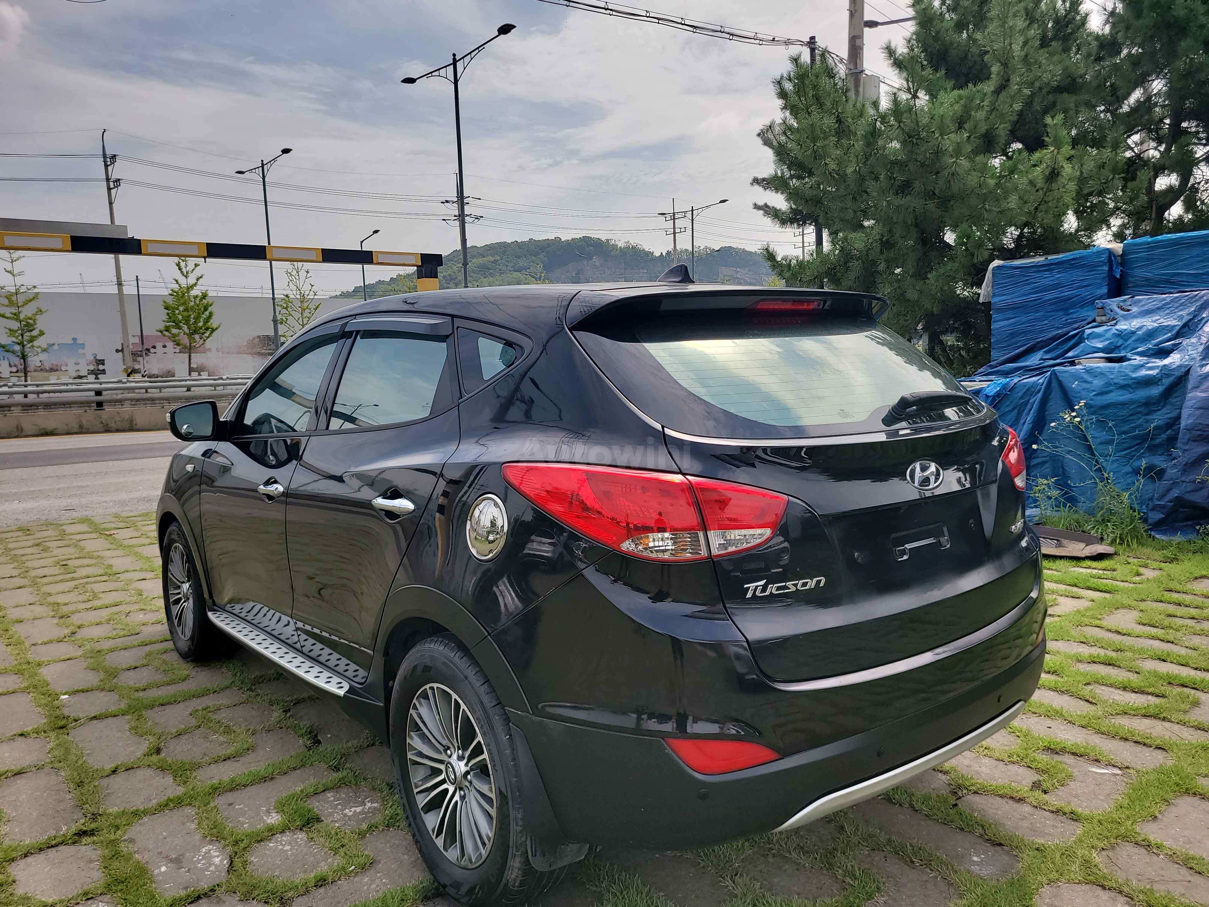 2011 HYUNDAI TUCSON VIN: KMHJT81VBBU245618