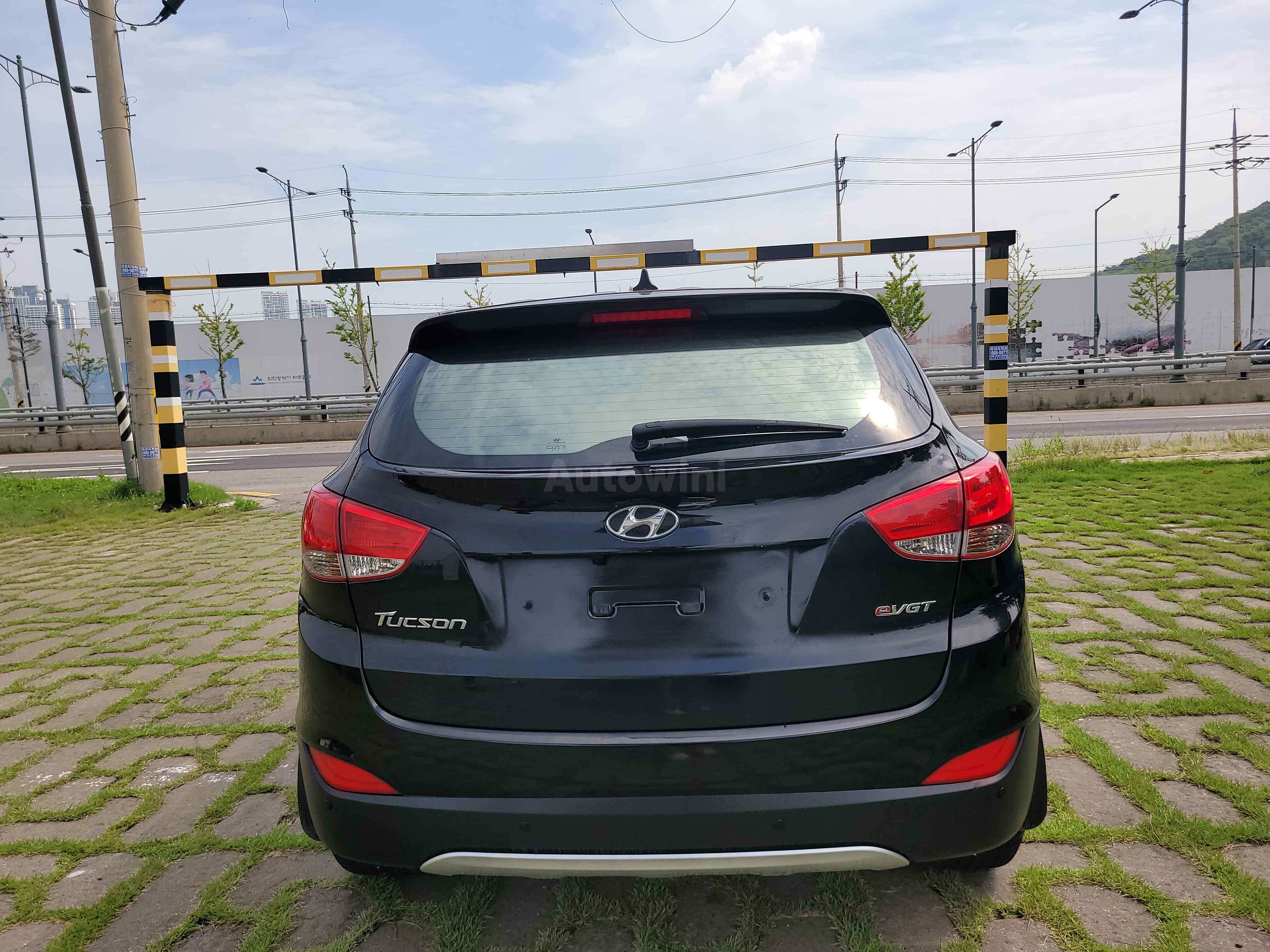 2011 HYUNDAI TUCSON VIN: KMHJT81VBBU245618