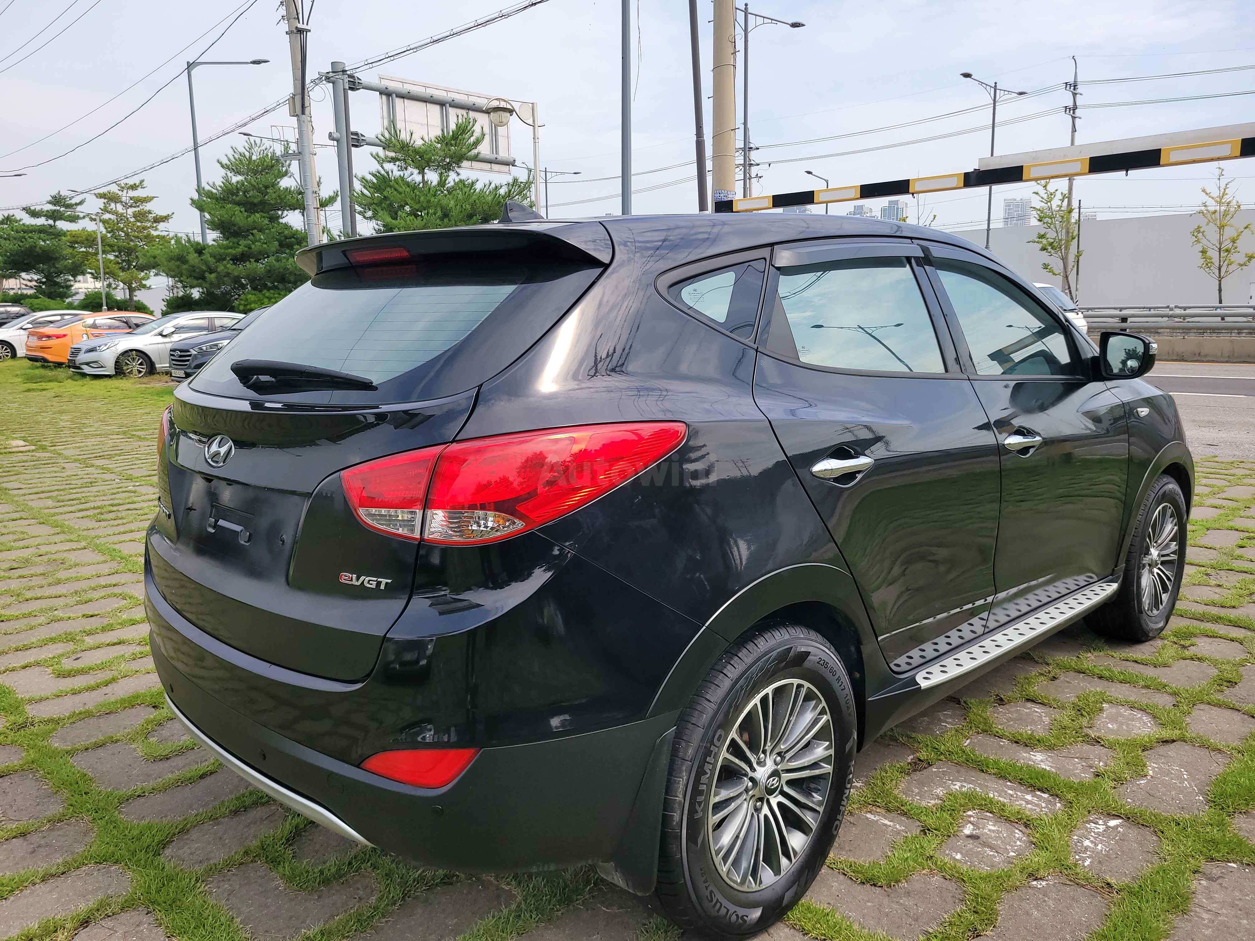 2011 HYUNDAI TUCSON VIN: KMHJT81VBBU245618
