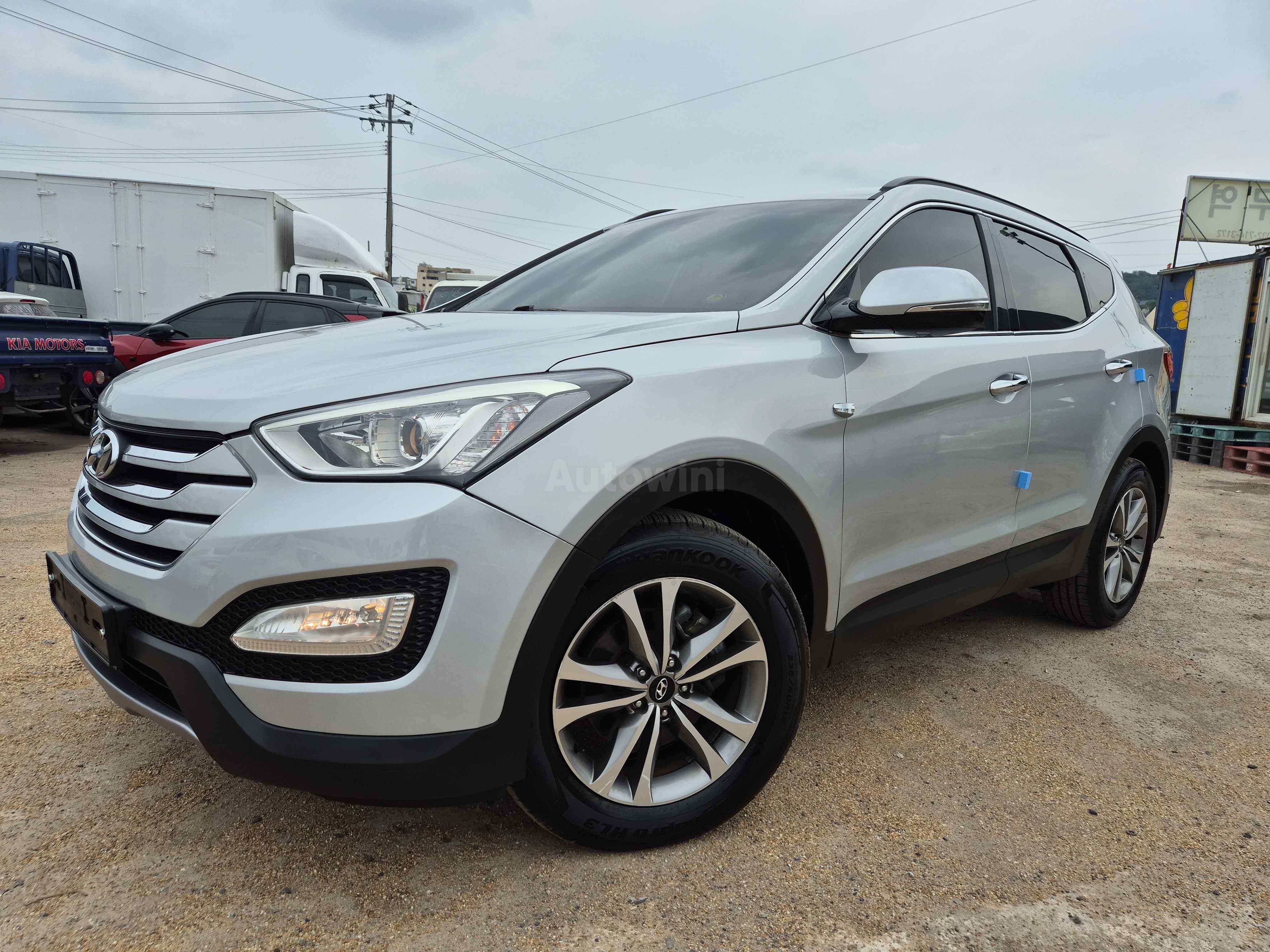 2015 HYUNDAI SANTAFE VIN: KMHSW81UBFU379272