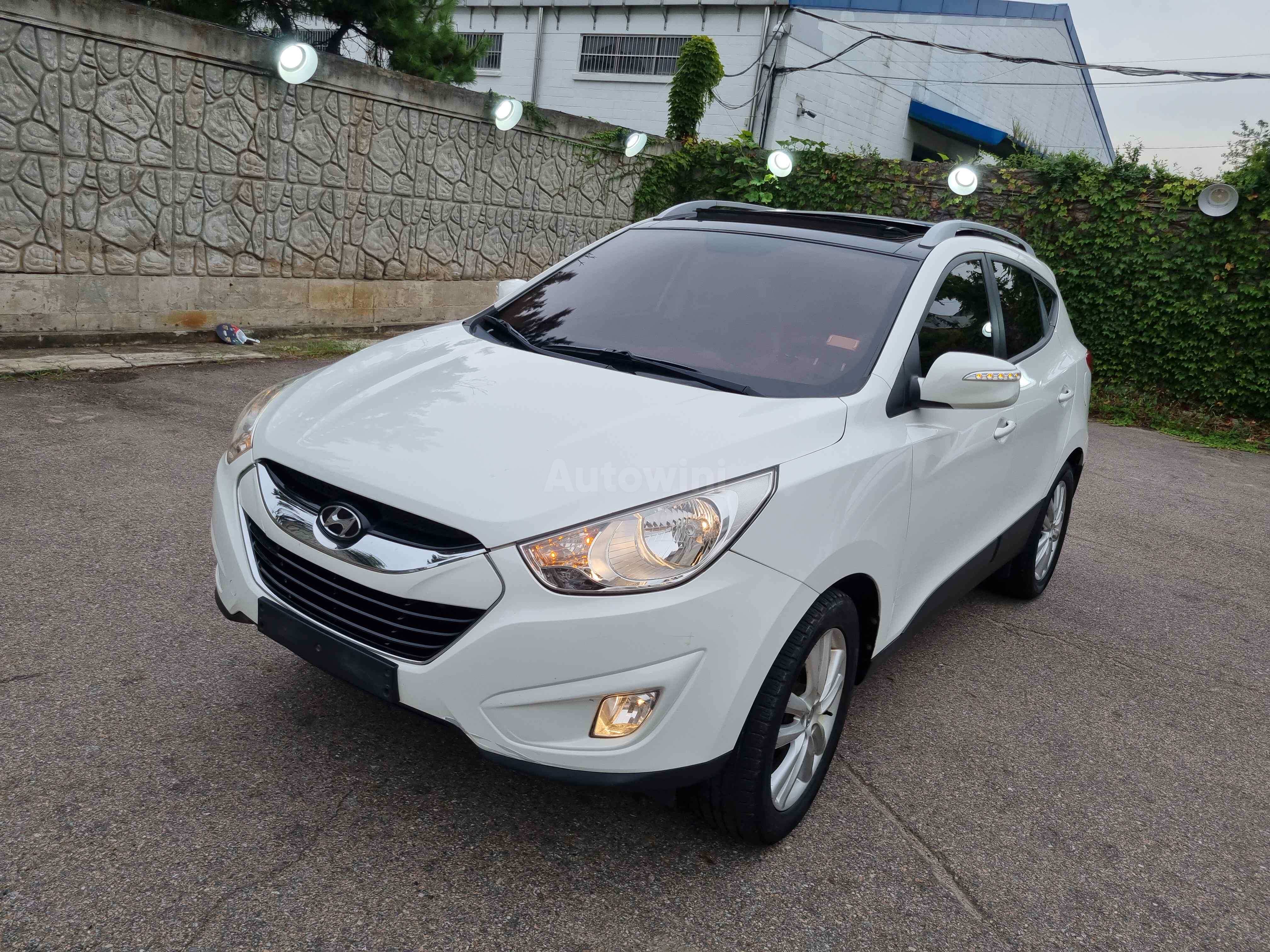 2011 HYUNDAI TUCSON VIN: KMHJU81VBBU193812