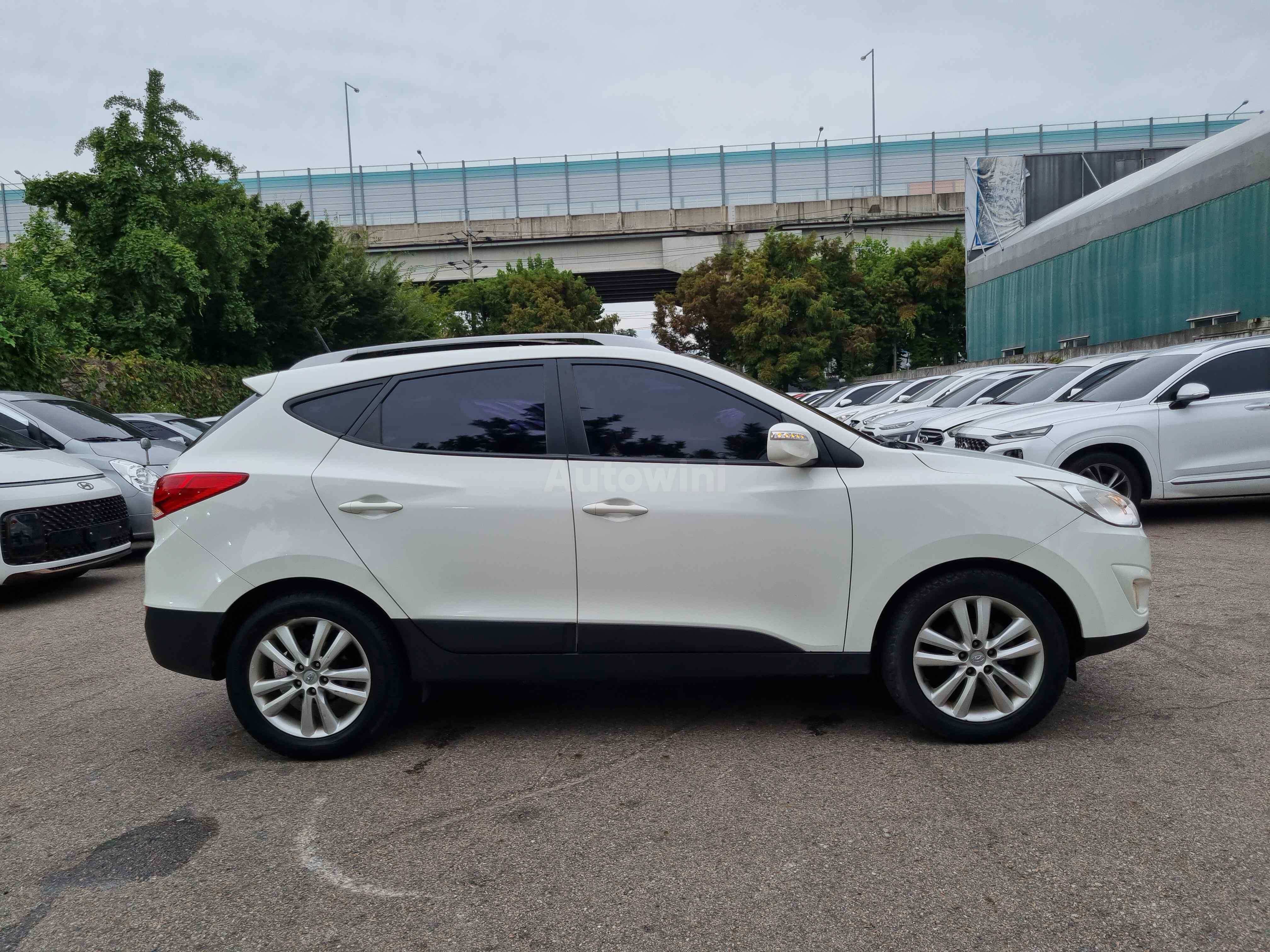 2011 HYUNDAI TUCSON VIN: KMHJU81VBBU193812