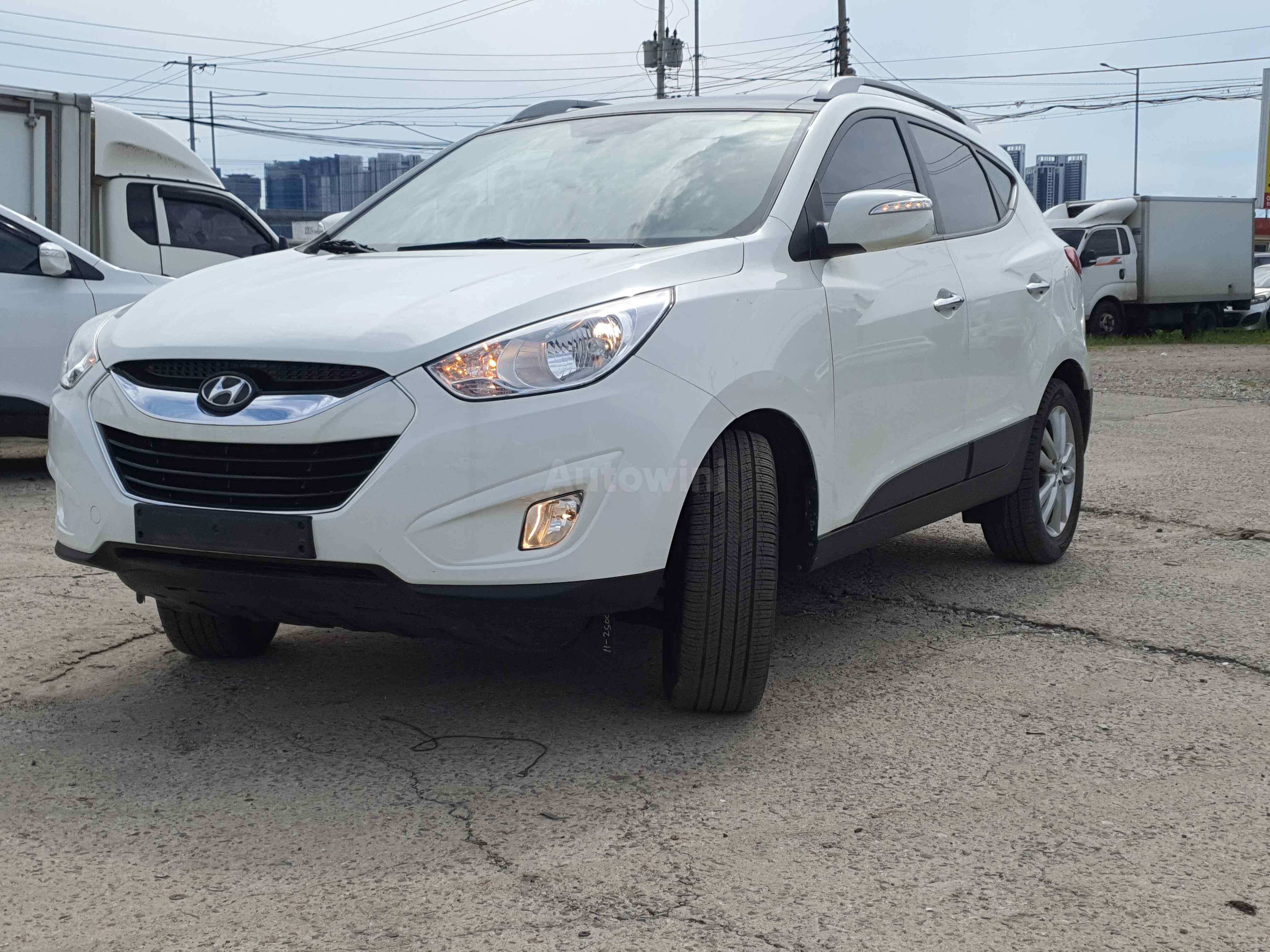 2010 HYUNDAI TUCSON VIN: KMHJW81BBAU032906