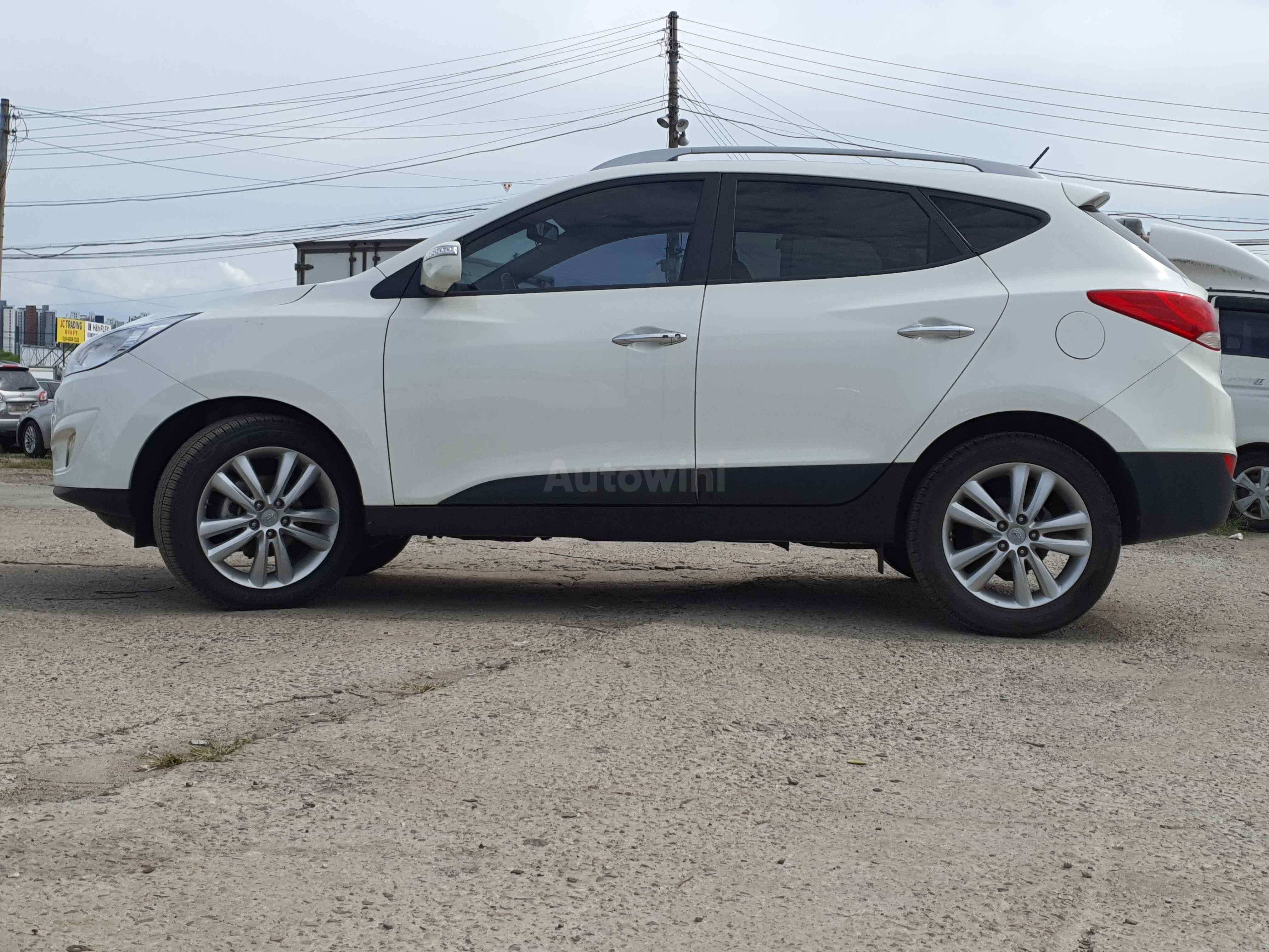 2010 HYUNDAI TUCSON VIN: KMHJW81BBAU032906
