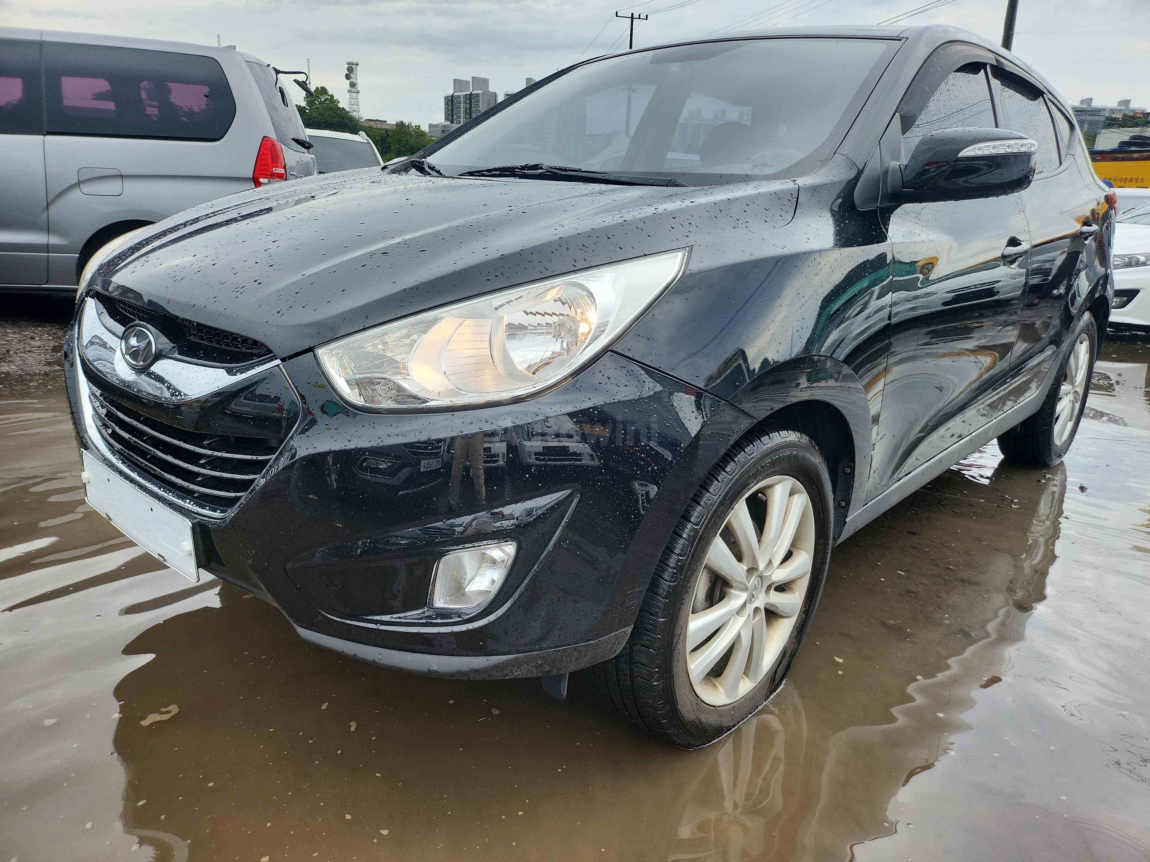 2010 HYUNDAI TUCSON VIN: KMHJU81VBAU037904