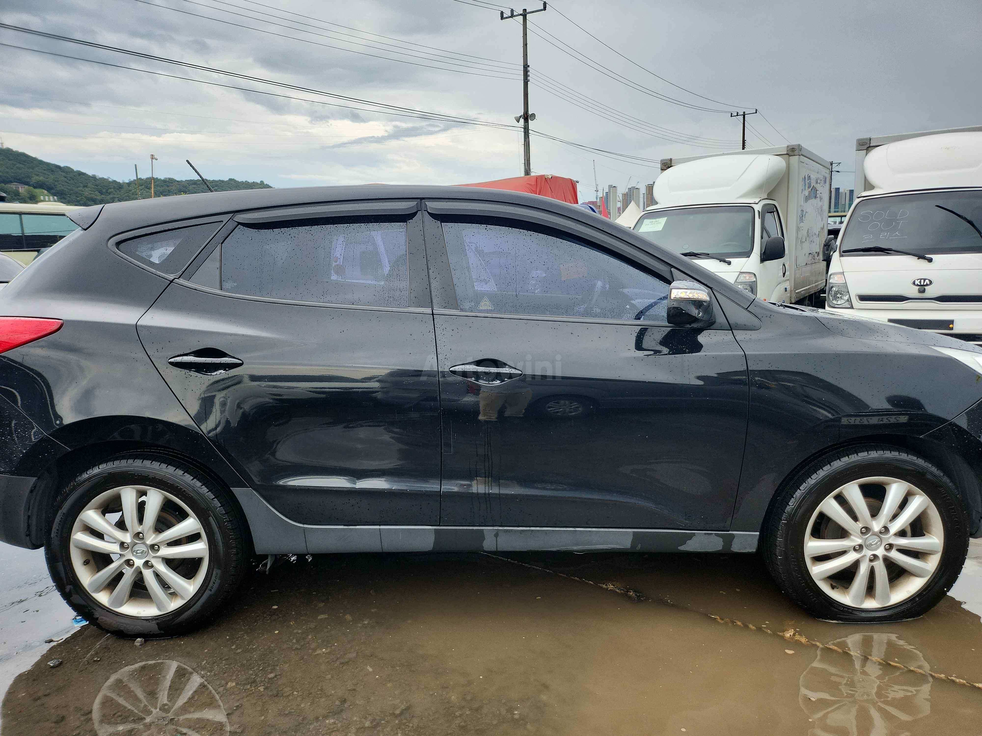 2010 HYUNDAI TUCSON VIN: KMHJU81VBAU037904