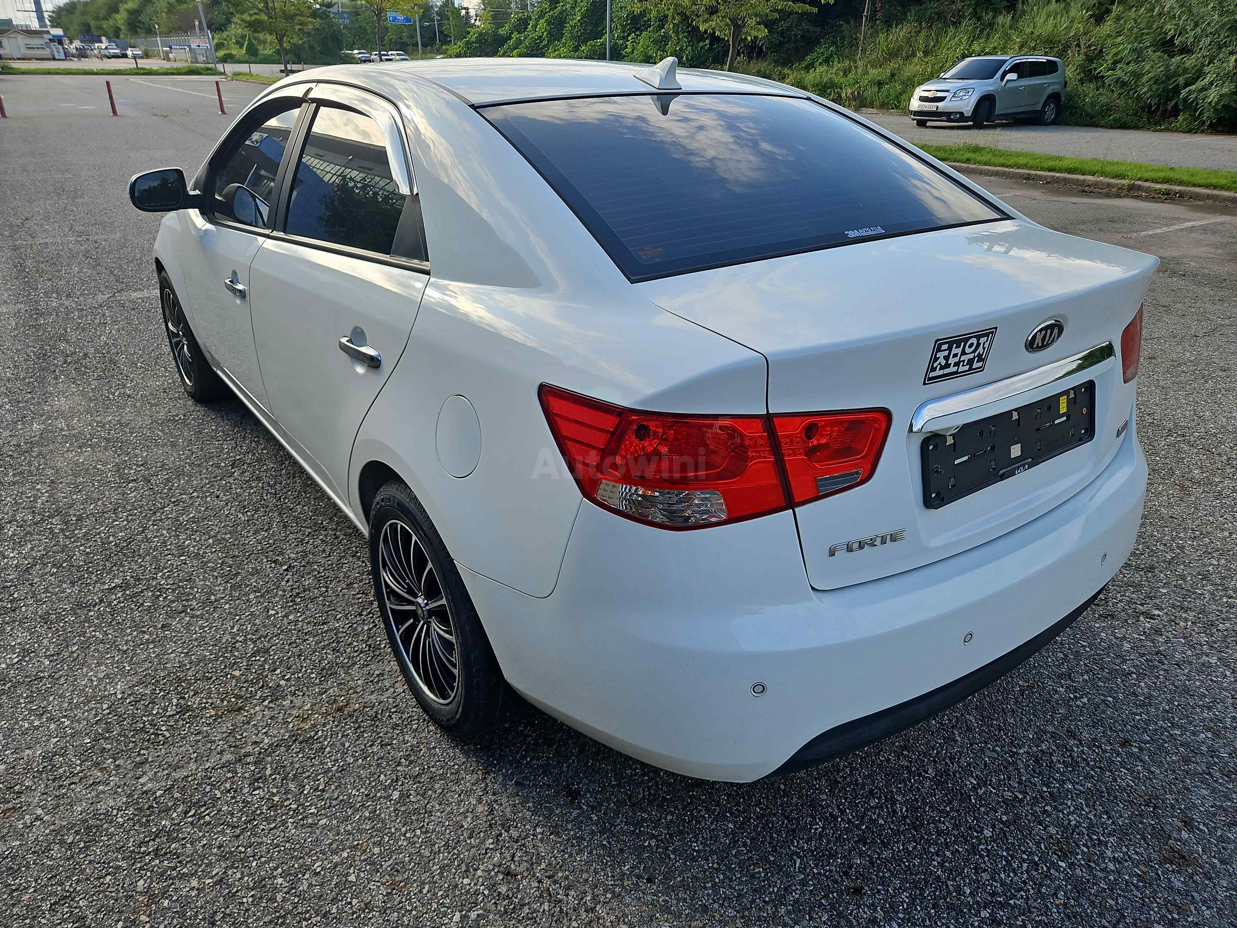 2012 KIA FORTE VIN: KNAFU415BCA525852