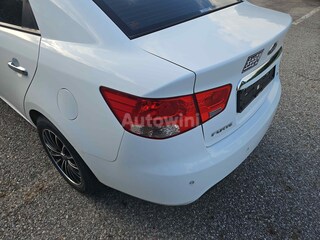 2012 Kia Forte SUNROOFSMARTKEYNAVIGATION