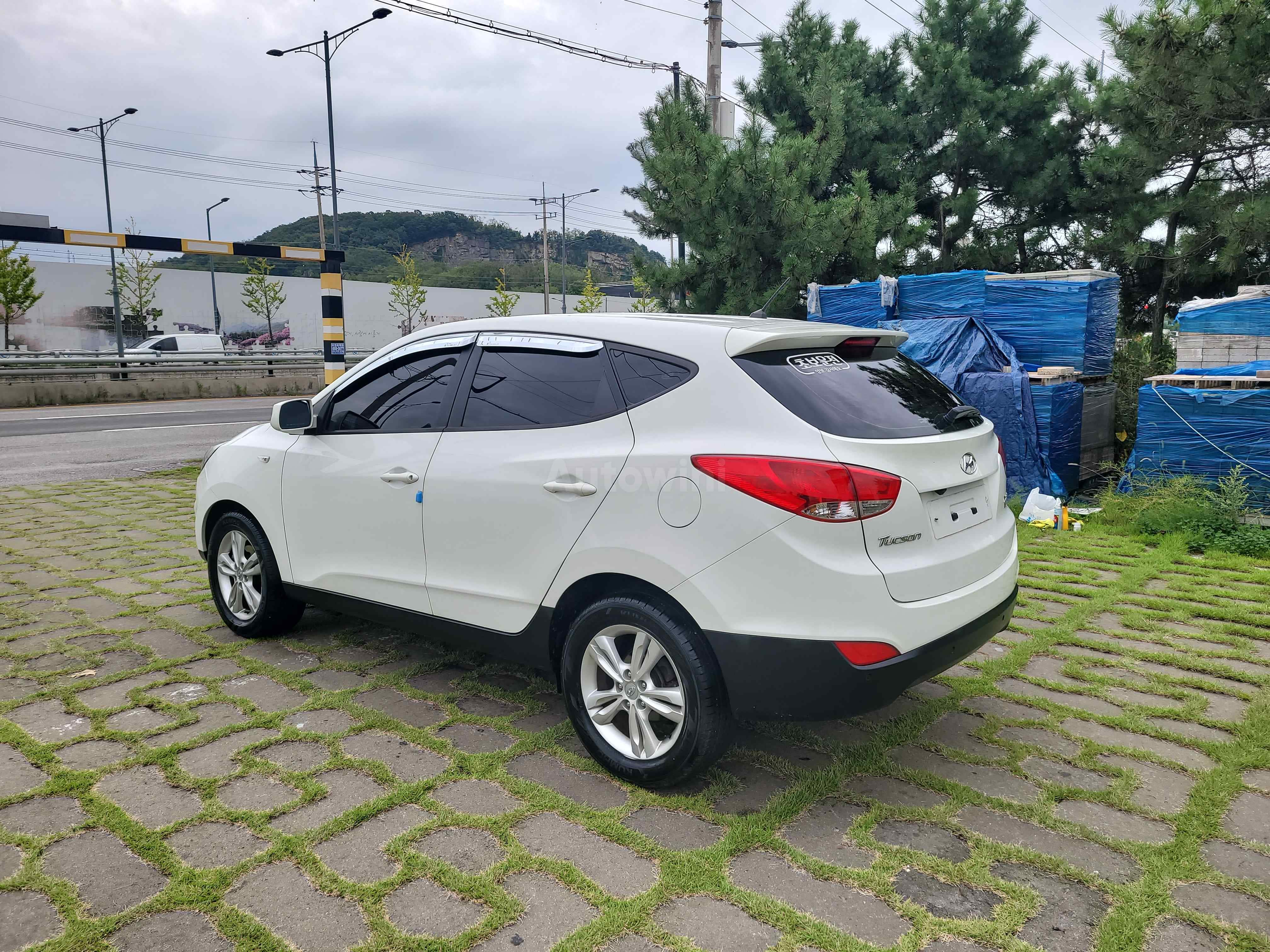 2012 HYUNDAI TUCSON VIN: KMHJT81VBCU365839