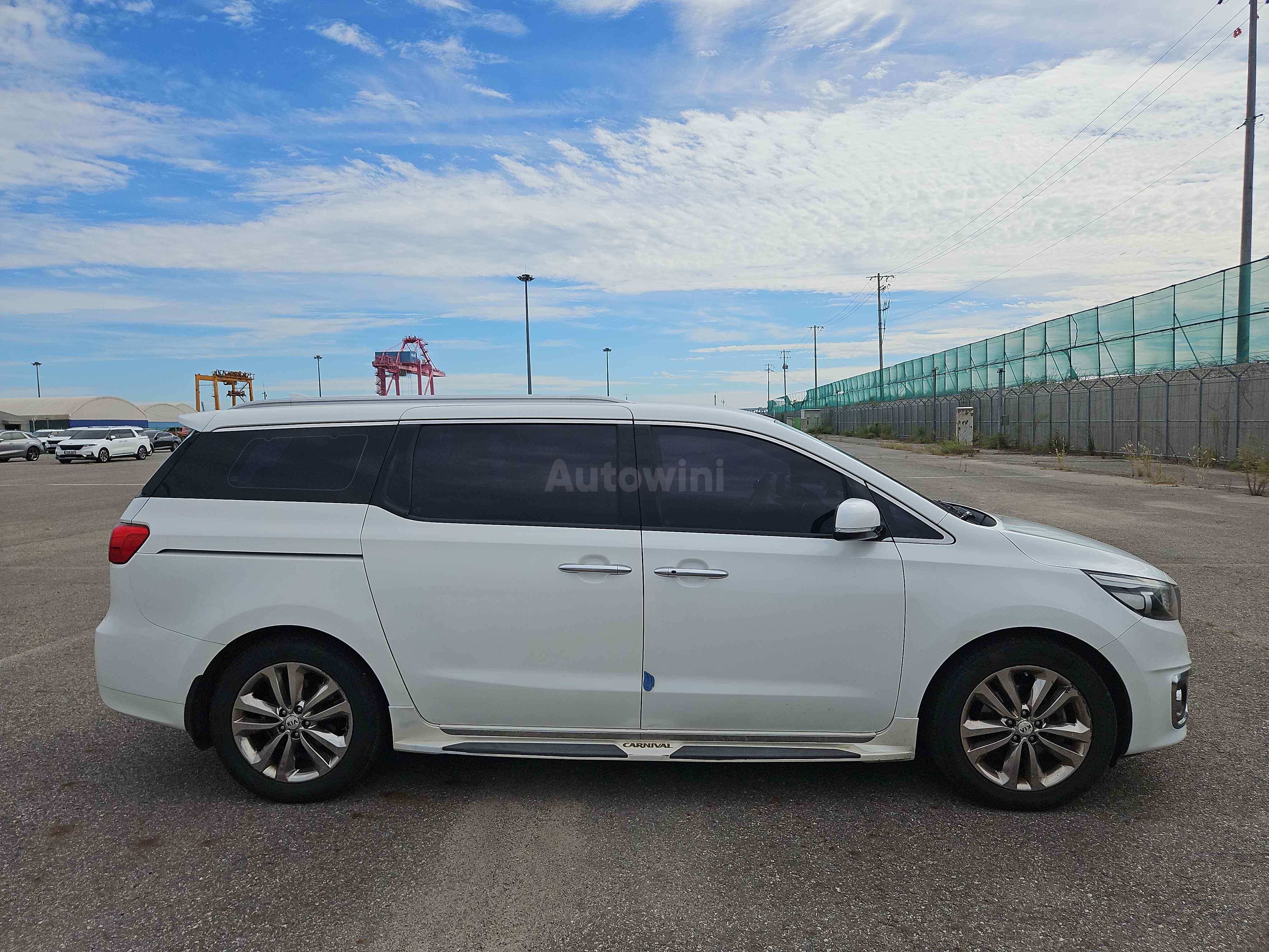 2017 KIA CARNIVAL VIN: KNAMC81ABHS253685