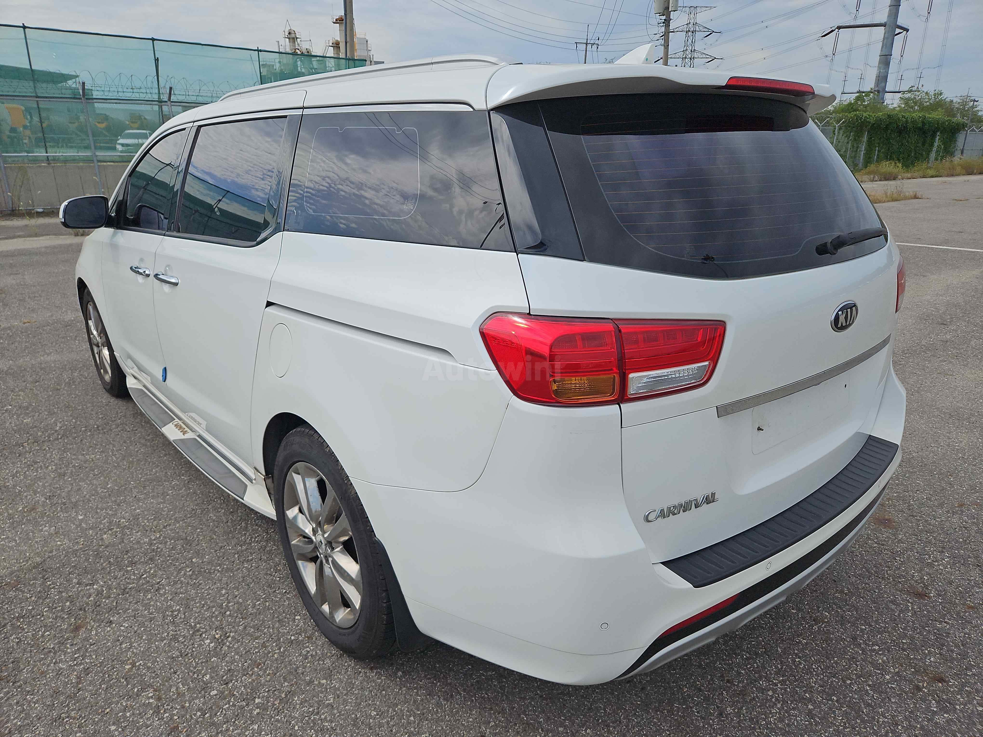 2017 KIA CARNIVAL VIN: KNAMC81ABHS253685