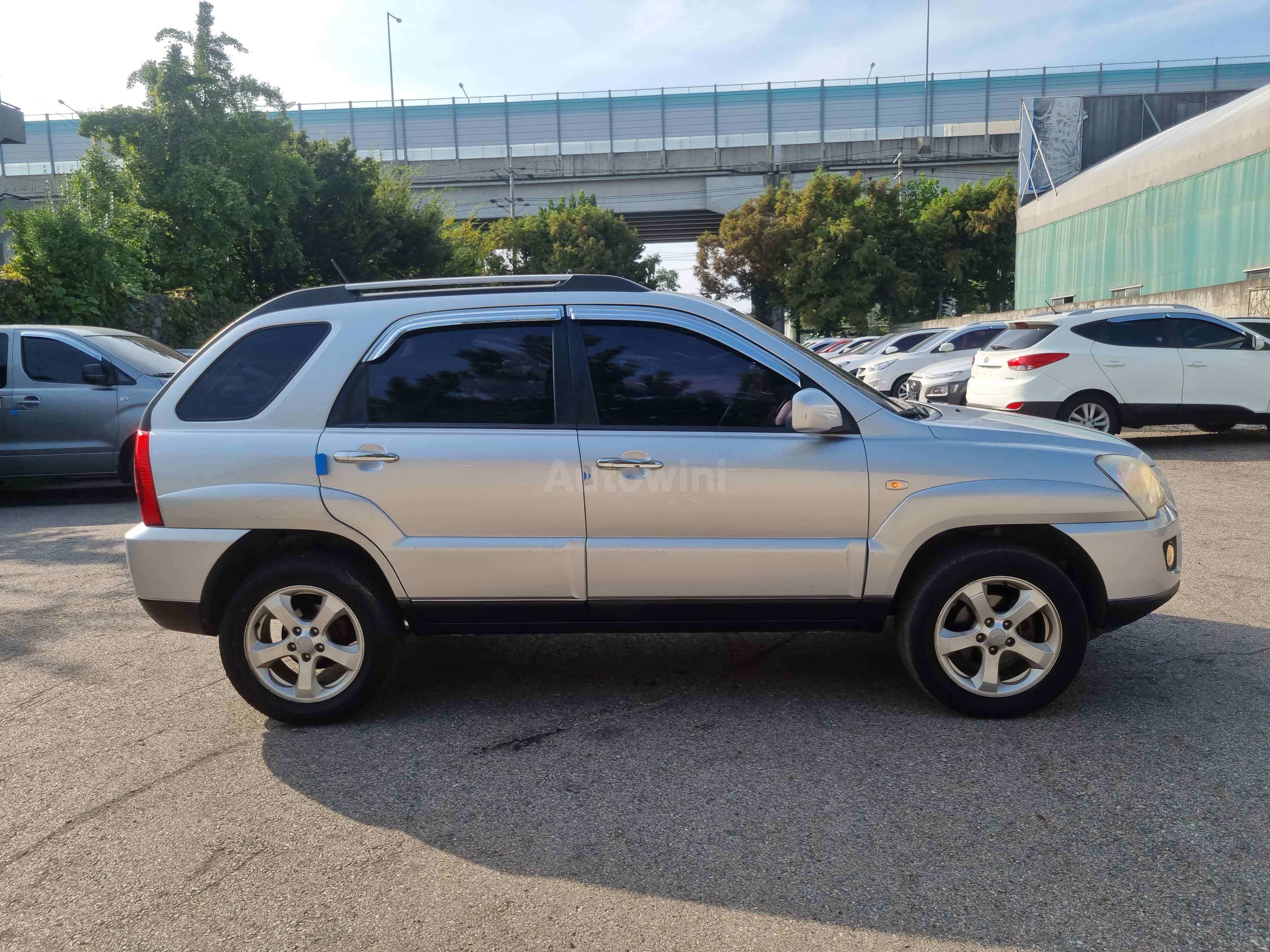 2010 KIA SPORTAGE VIN: KNAKH815BAK689111