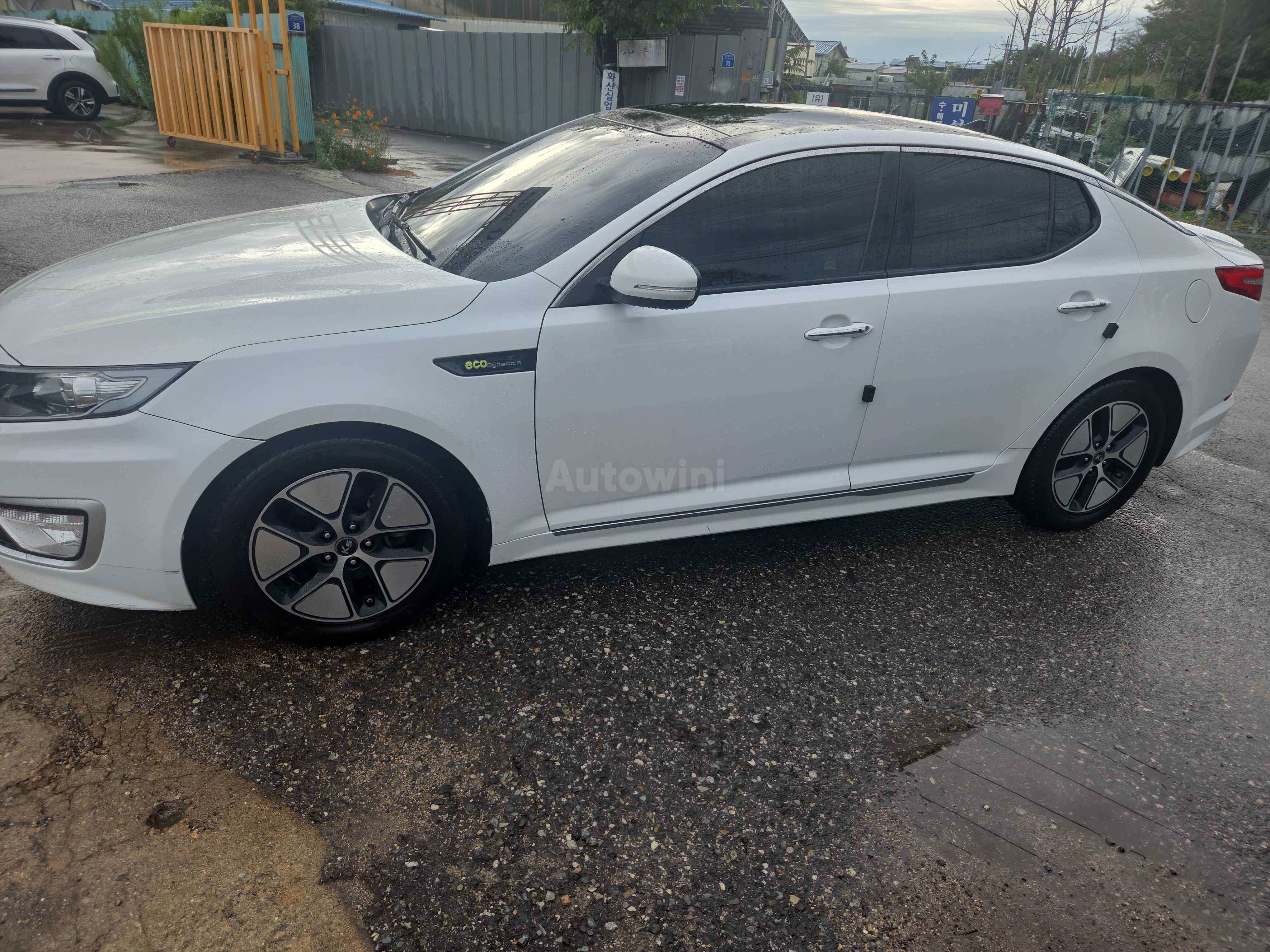 2013 KIA K5 VIN: KNAGN41CBDA036869