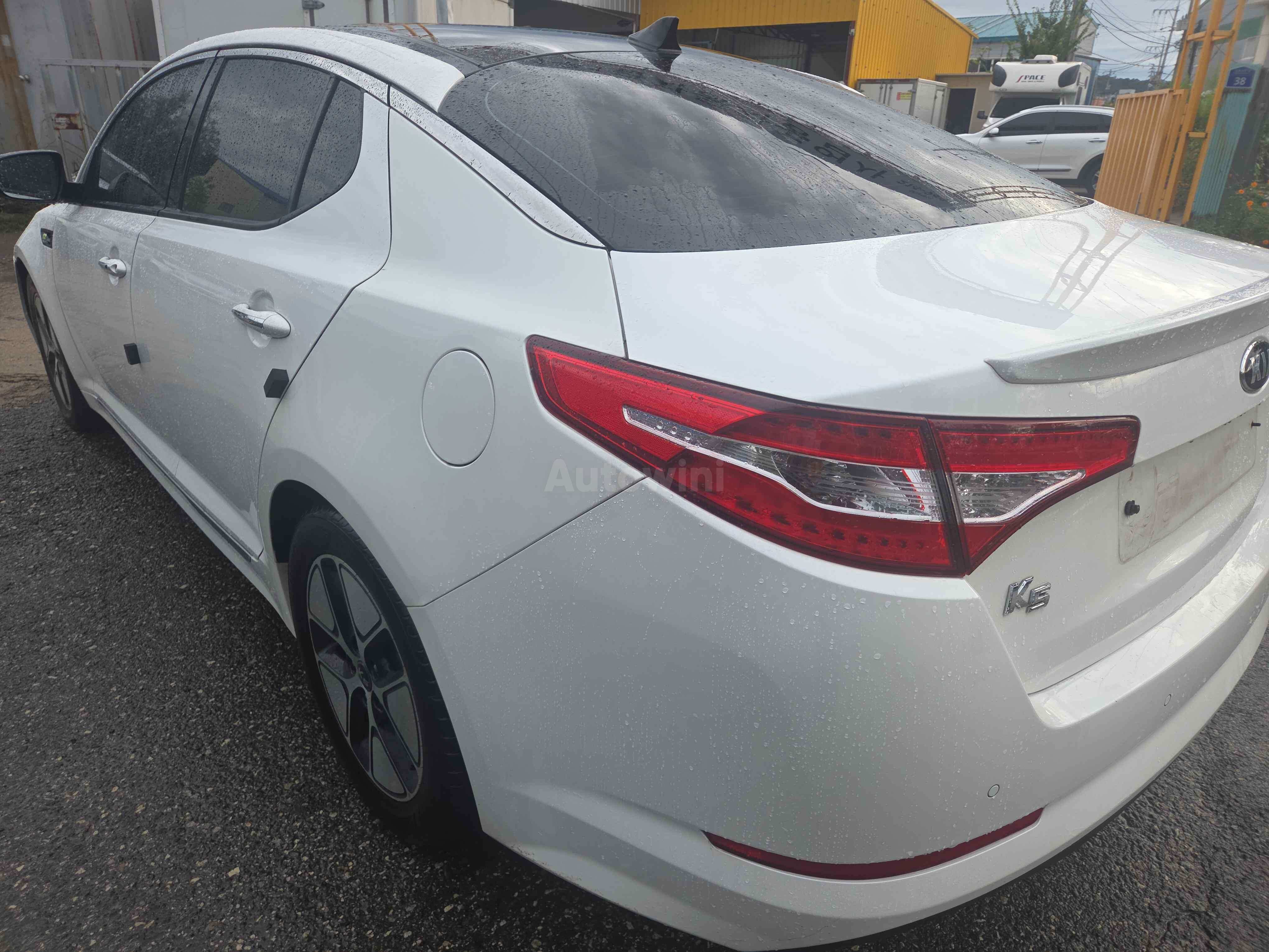 2013 KIA K5 VIN: KNAGN41CBDA036869