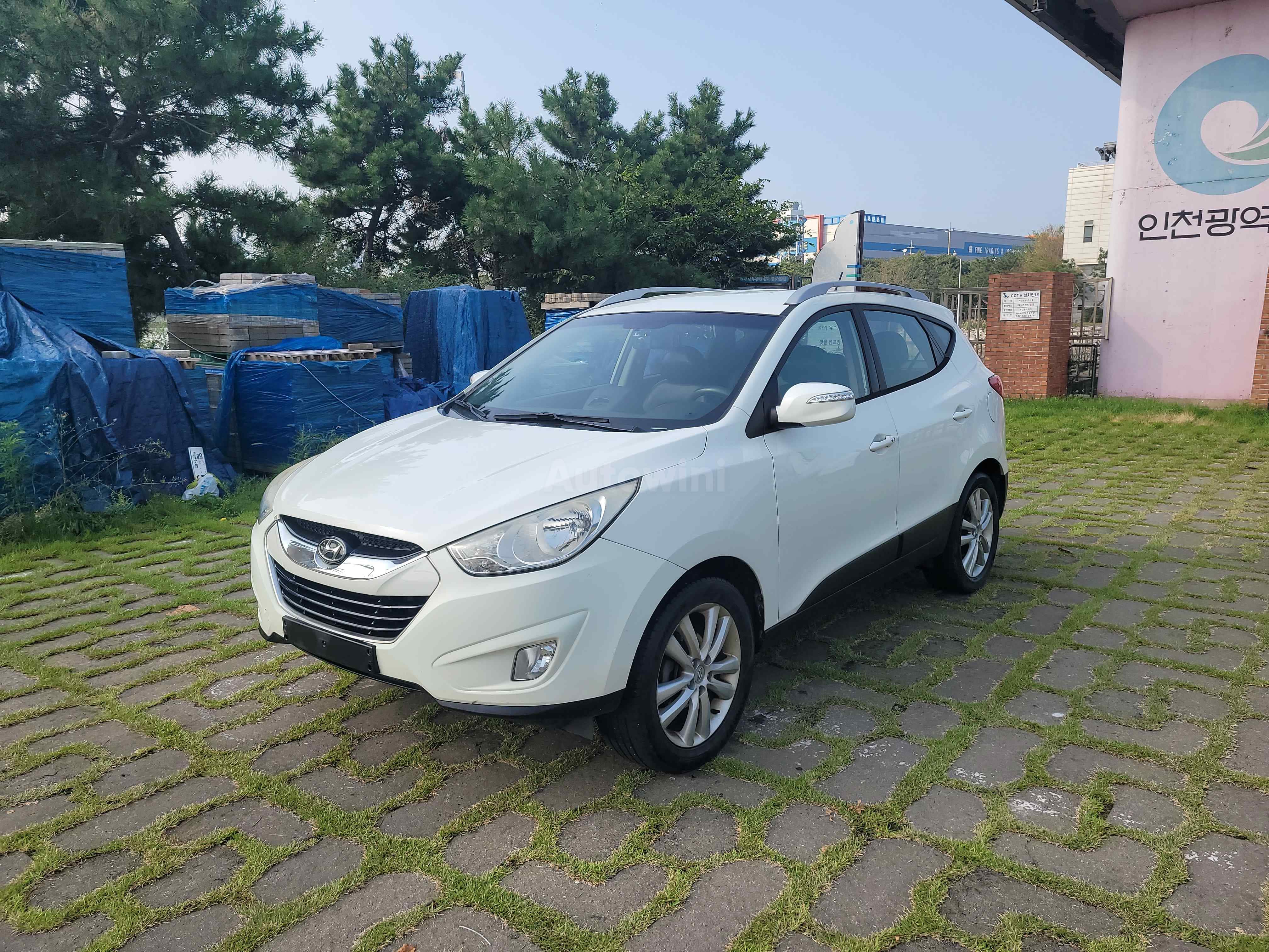 2010 HYUNDAI TUCSON VIN: KMHJU81VBAU017483