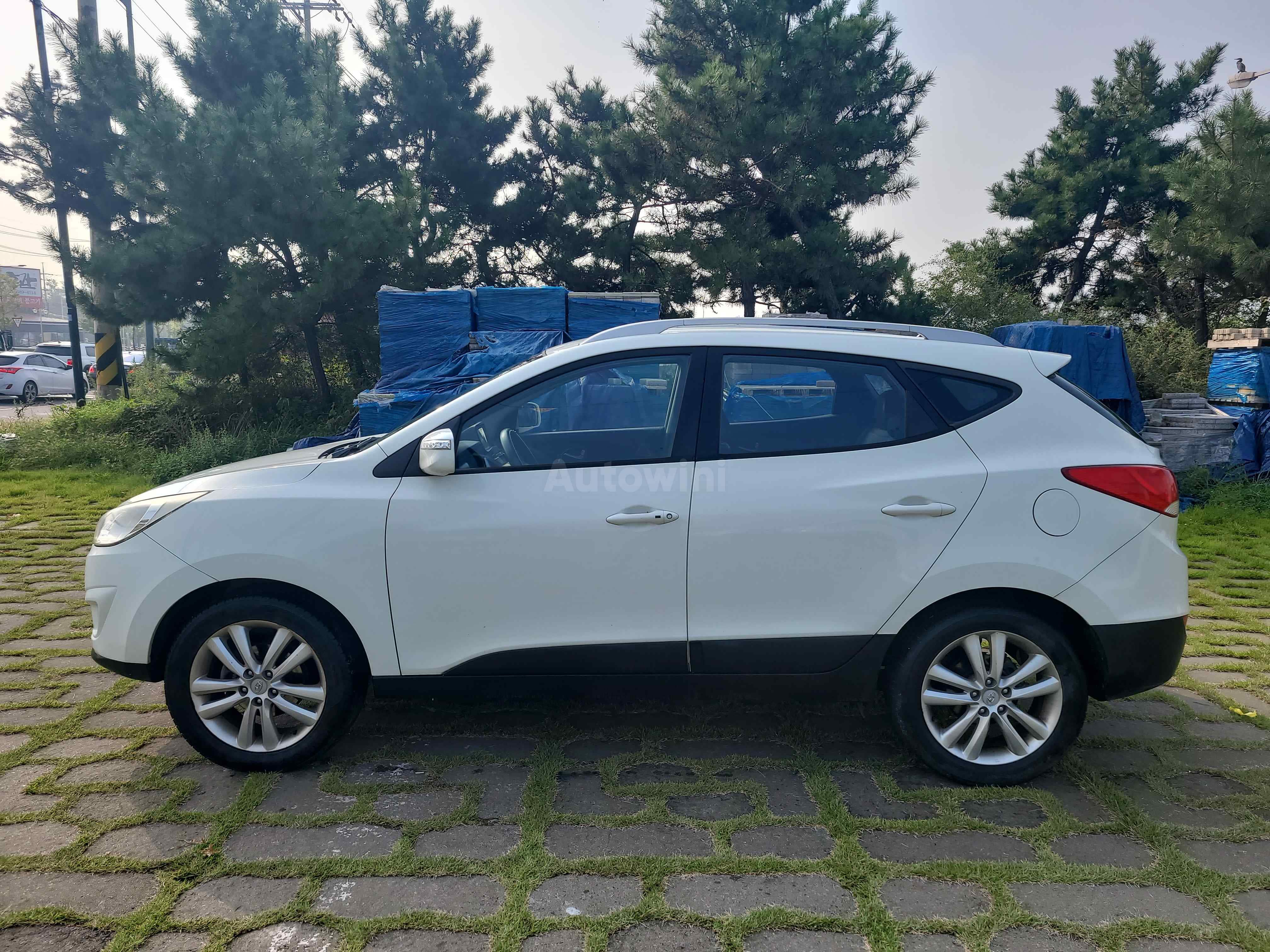 2010 HYUNDAI TUCSON VIN: KMHJU81VBAU017483