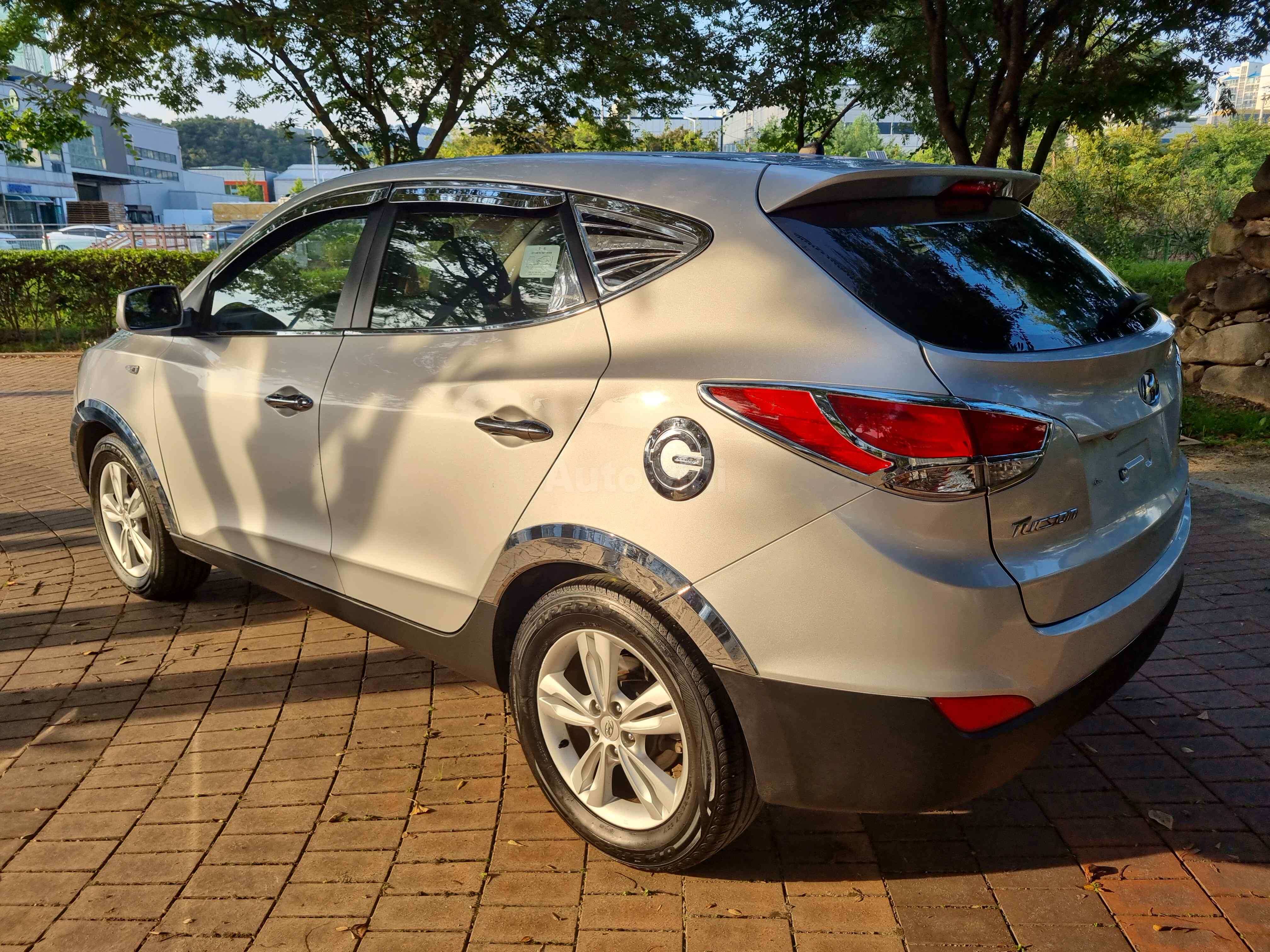 2012 HYUNDAI TUCSON VIN: KMHJT81VDCU464257