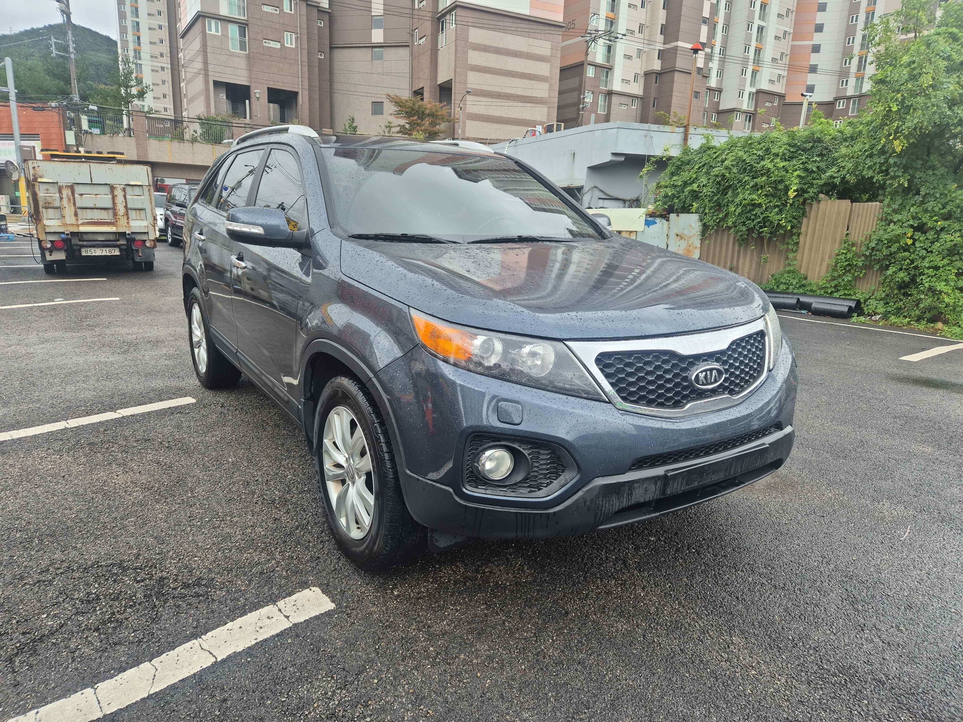 2011 KIA SORENTO VIN: KNAKU814DBA161898