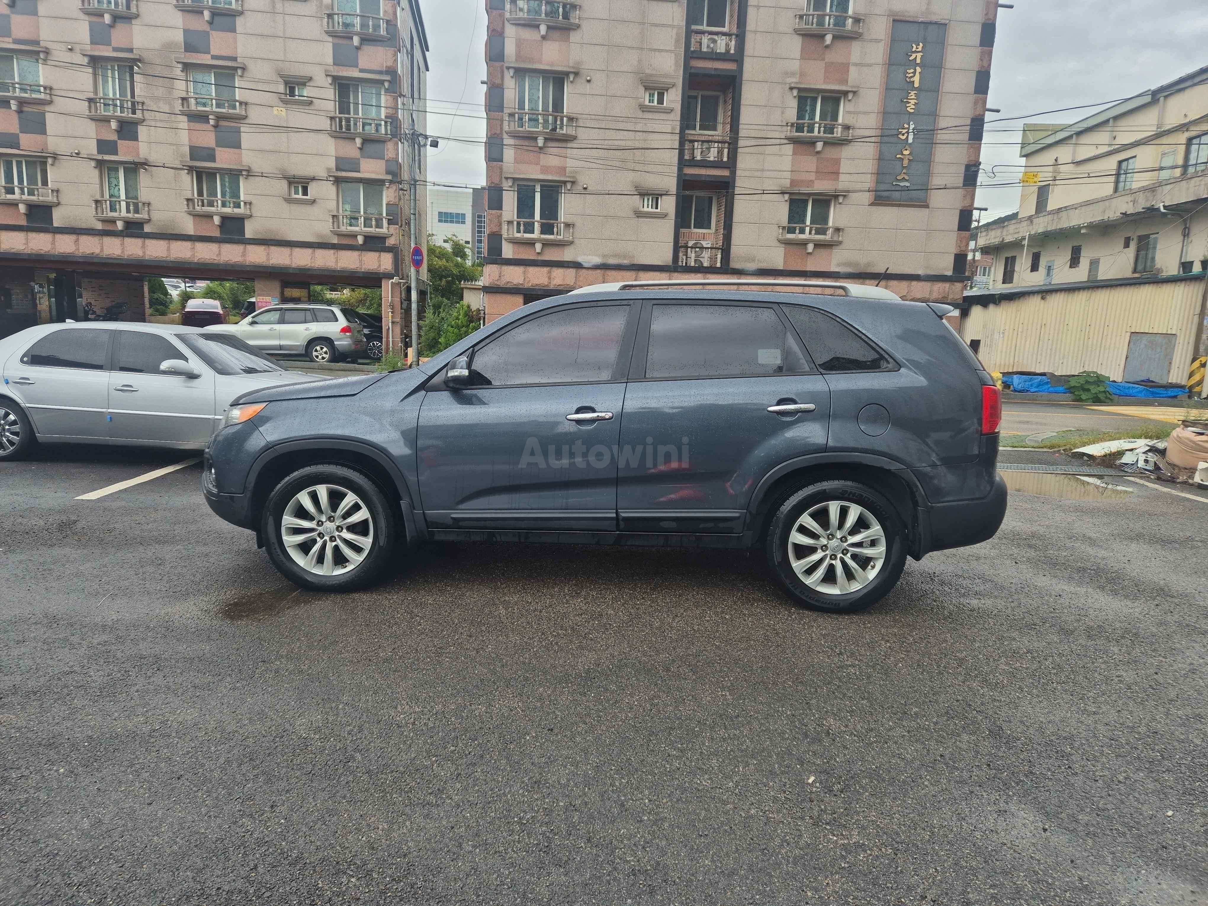 2011 KIA SORENTO VIN: KNAKU814DBA161898