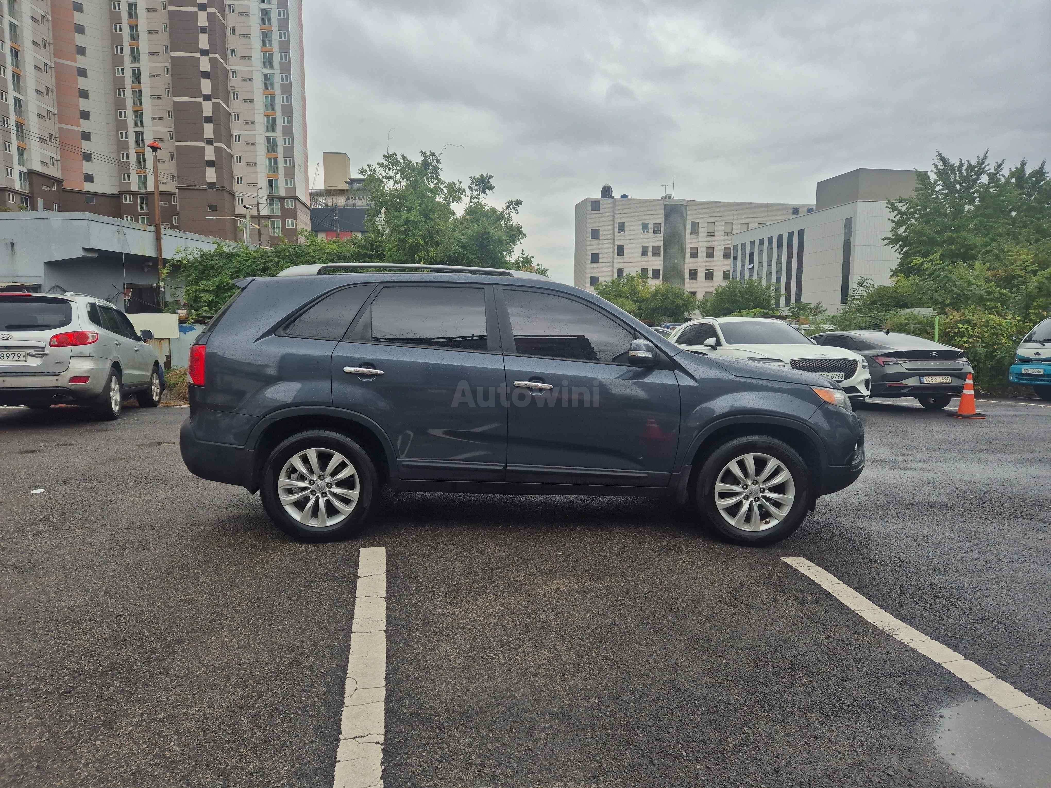 2011 KIA SORENTO VIN: KNAKU814DBA161898