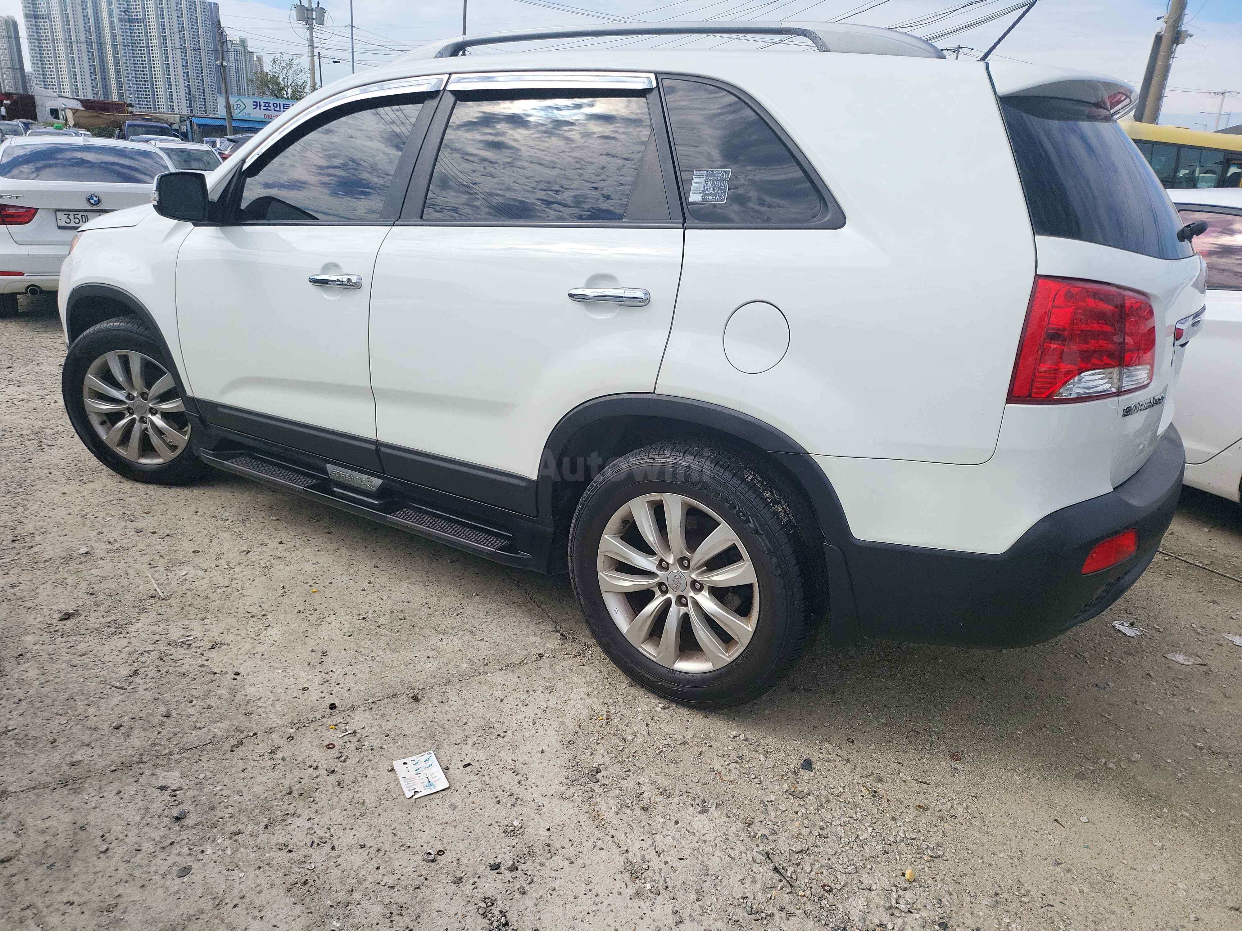 2011 KIA SORENTO VIN: KNAKU815BBA151617