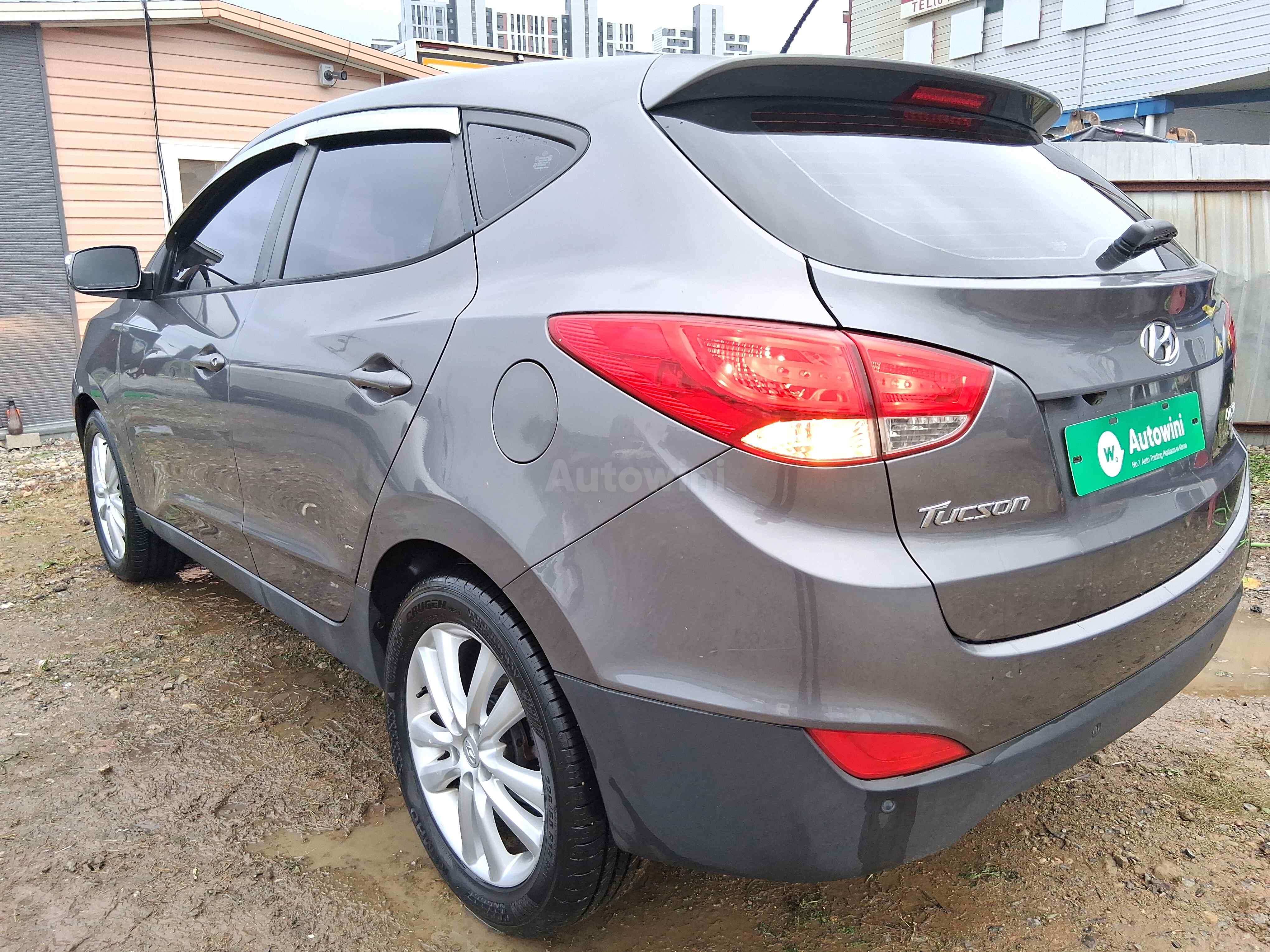 2010 HYUNDAI TUCSON VIN: KMHJU81VBAU005772