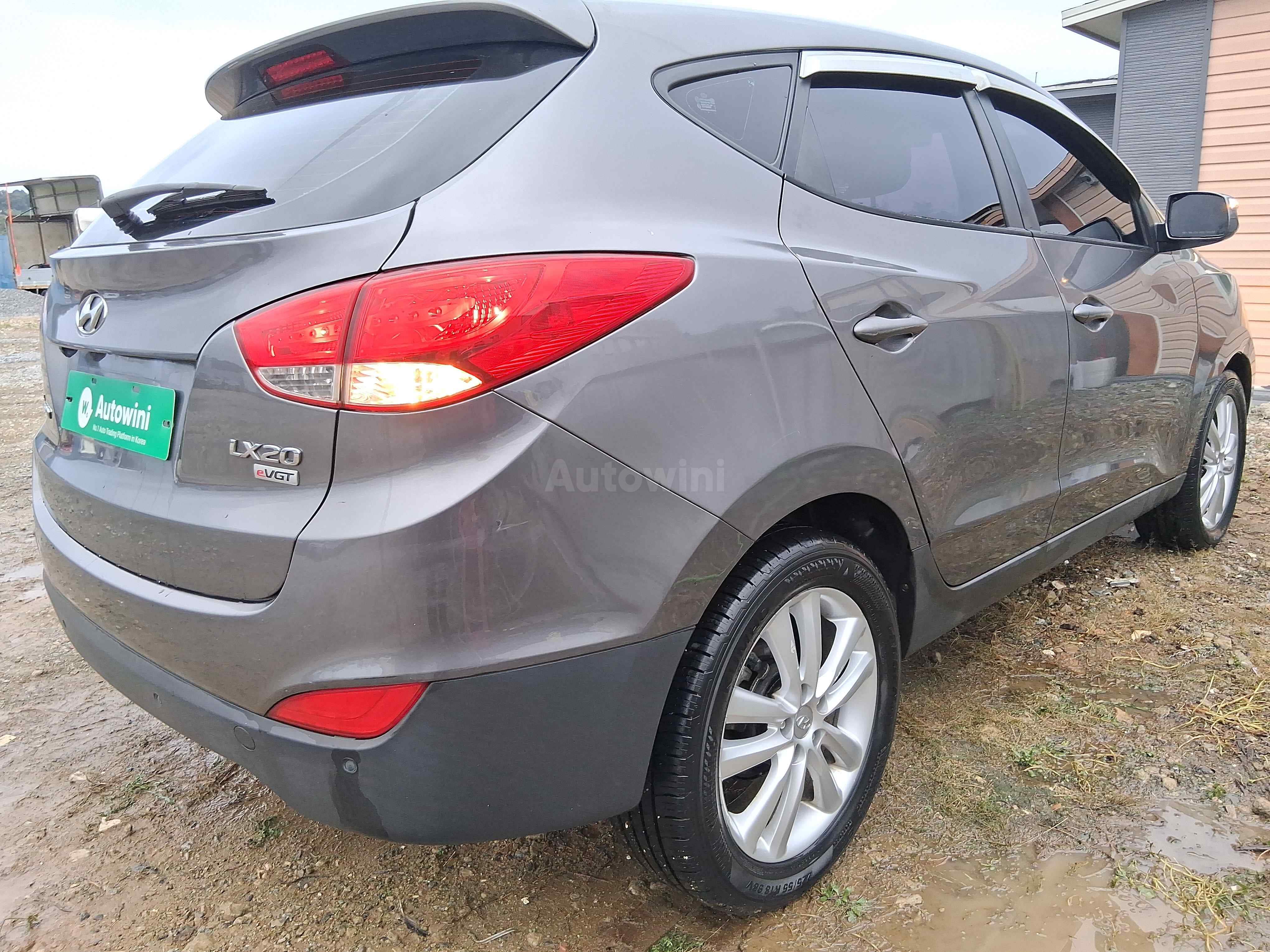2010 HYUNDAI TUCSON VIN: KMHJU81VBAU005772