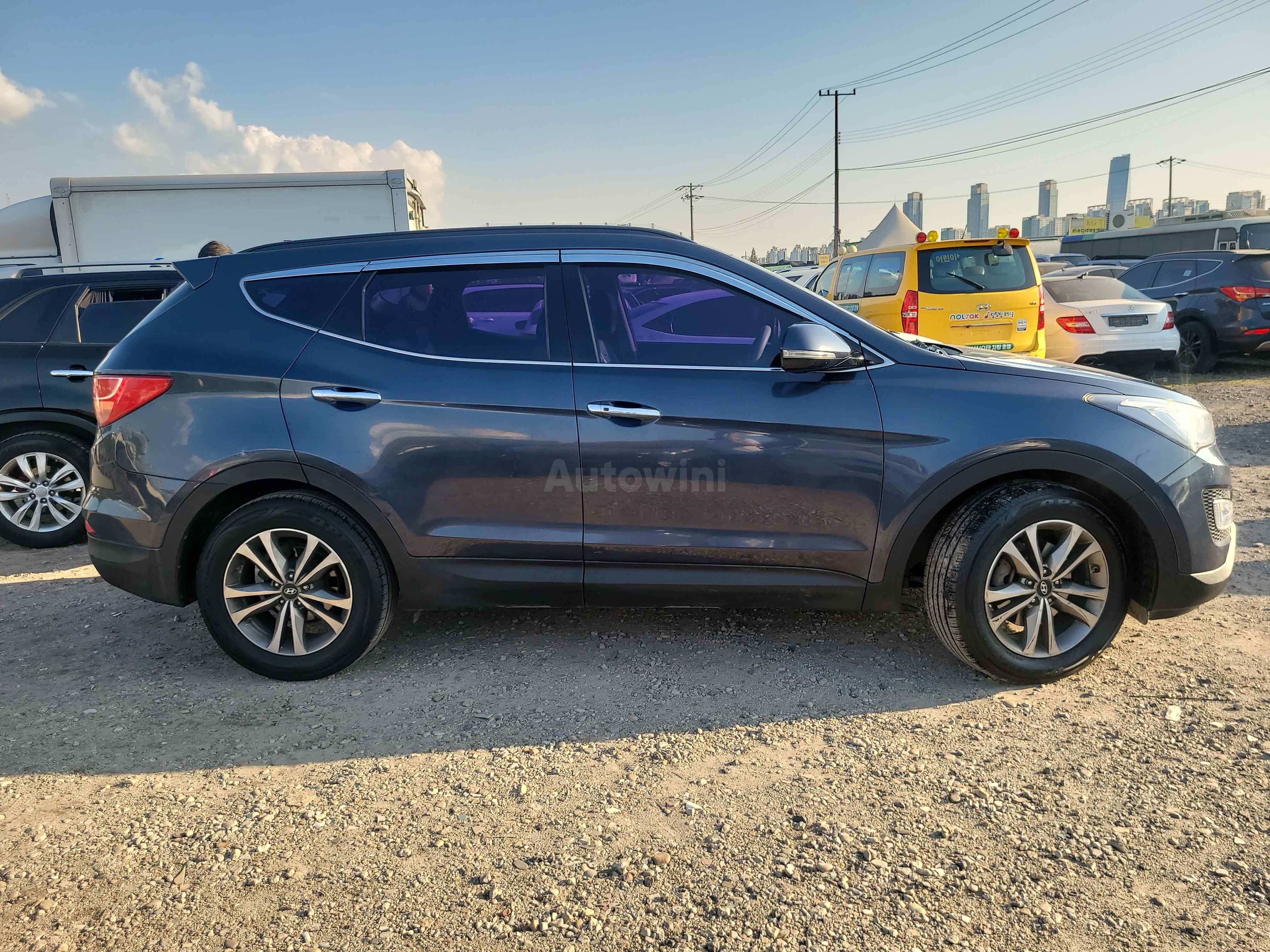 2015 HYUNDAI SANTAFE VIN: KMHSW81UBFU425022