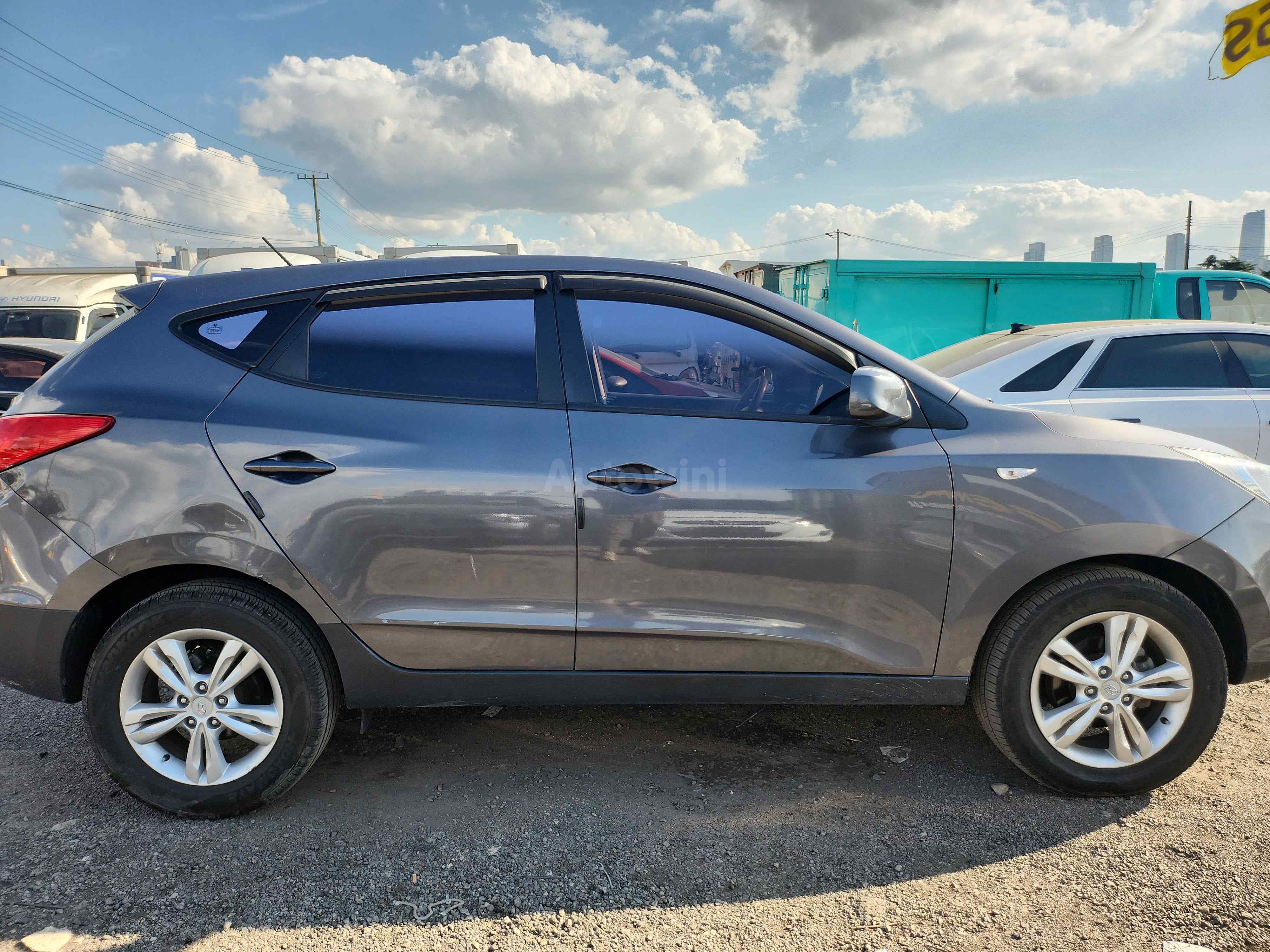 2010 HYUNDAI TUCSON VIN: KMHJT81VBAU025894