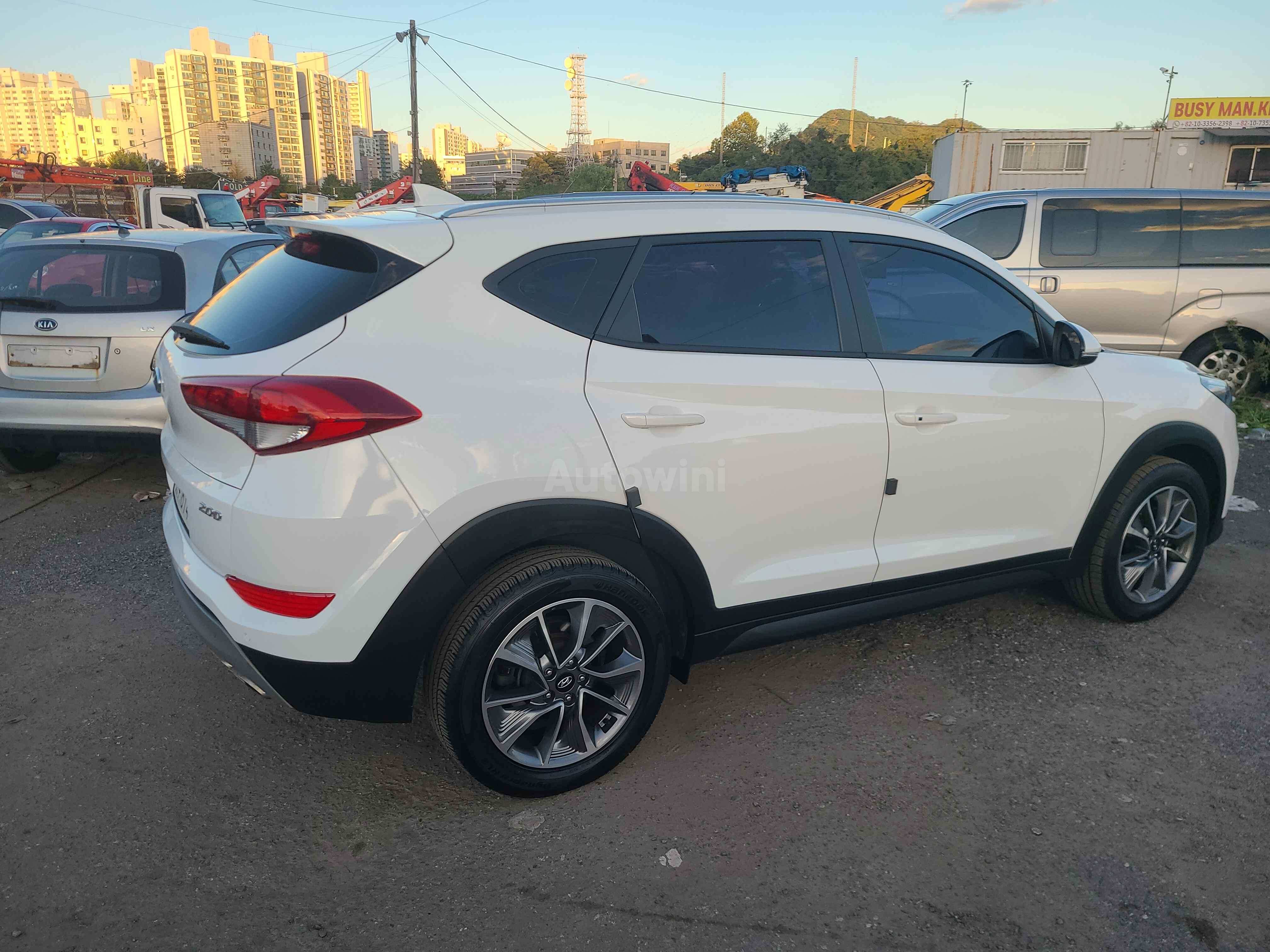 2018 HYUNDAI TUCSON VIN: KMHJ381ABJU789688