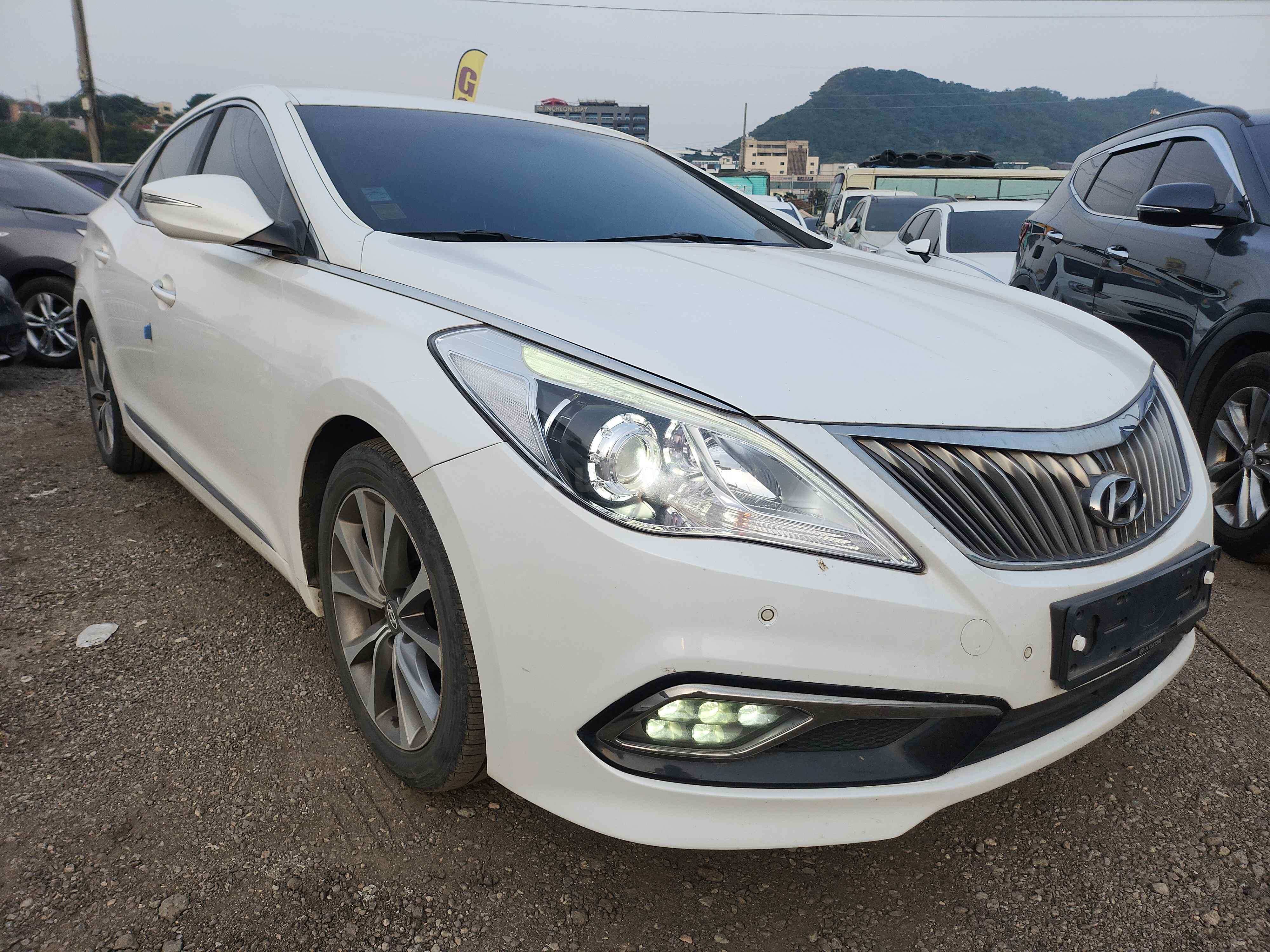 2015 HYUNDAI GRANDEUR VIN: KMHFF41CBFA423061