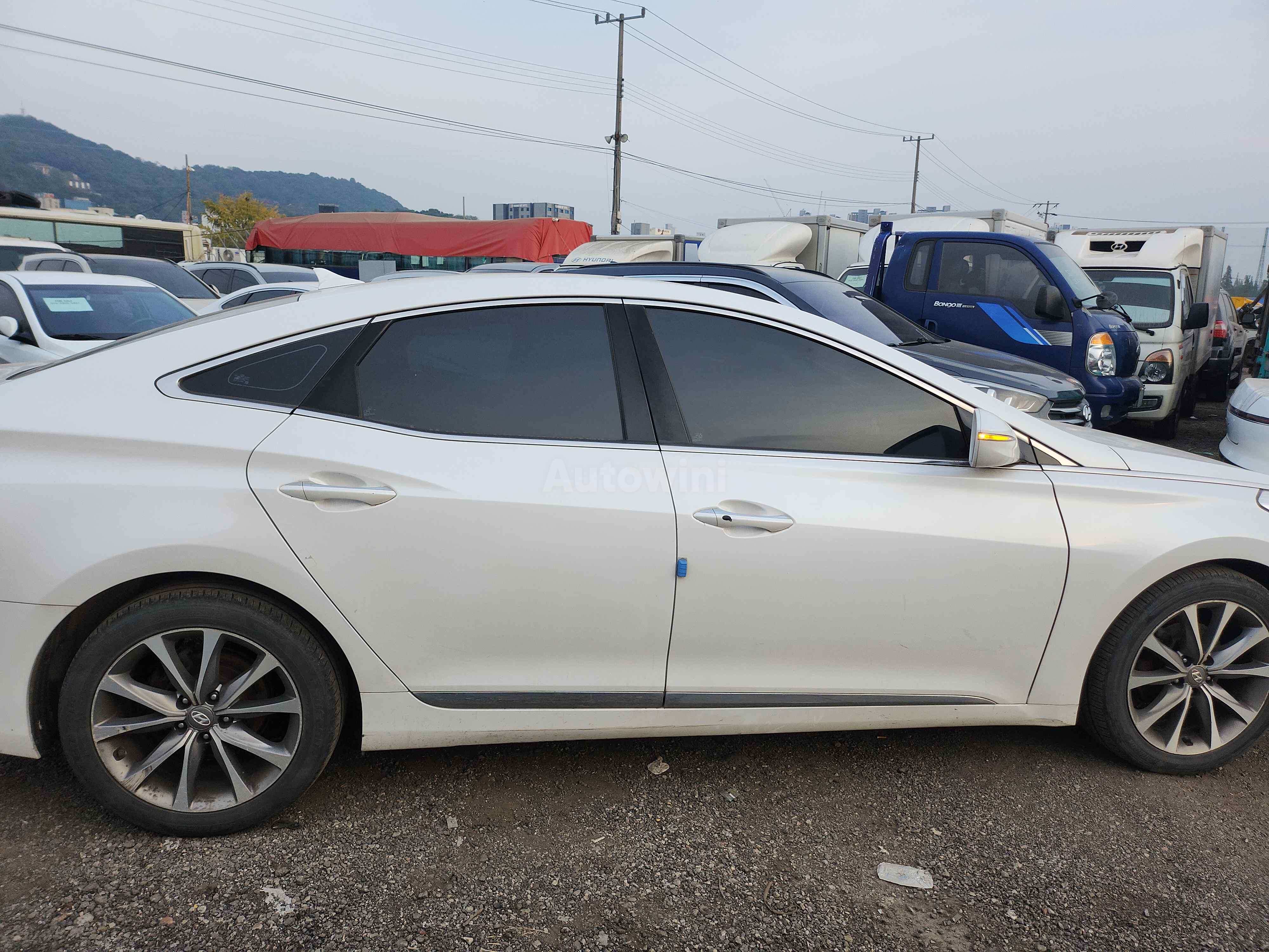 2015 HYUNDAI GRANDEUR VIN: KMHFF41CBFA423061