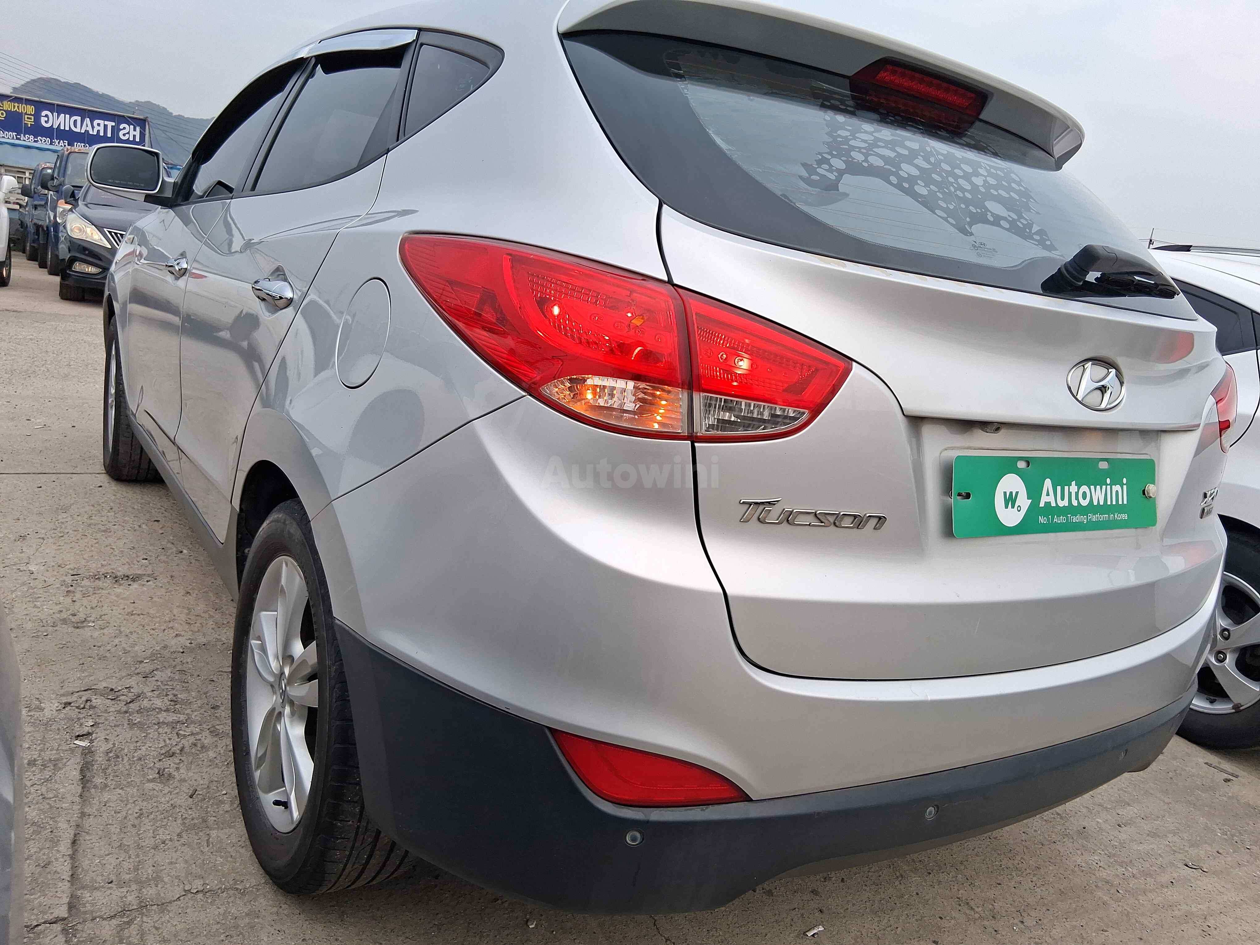 2011 HYUNDAI TUCSON VIN: KMHJT81VBBU190294