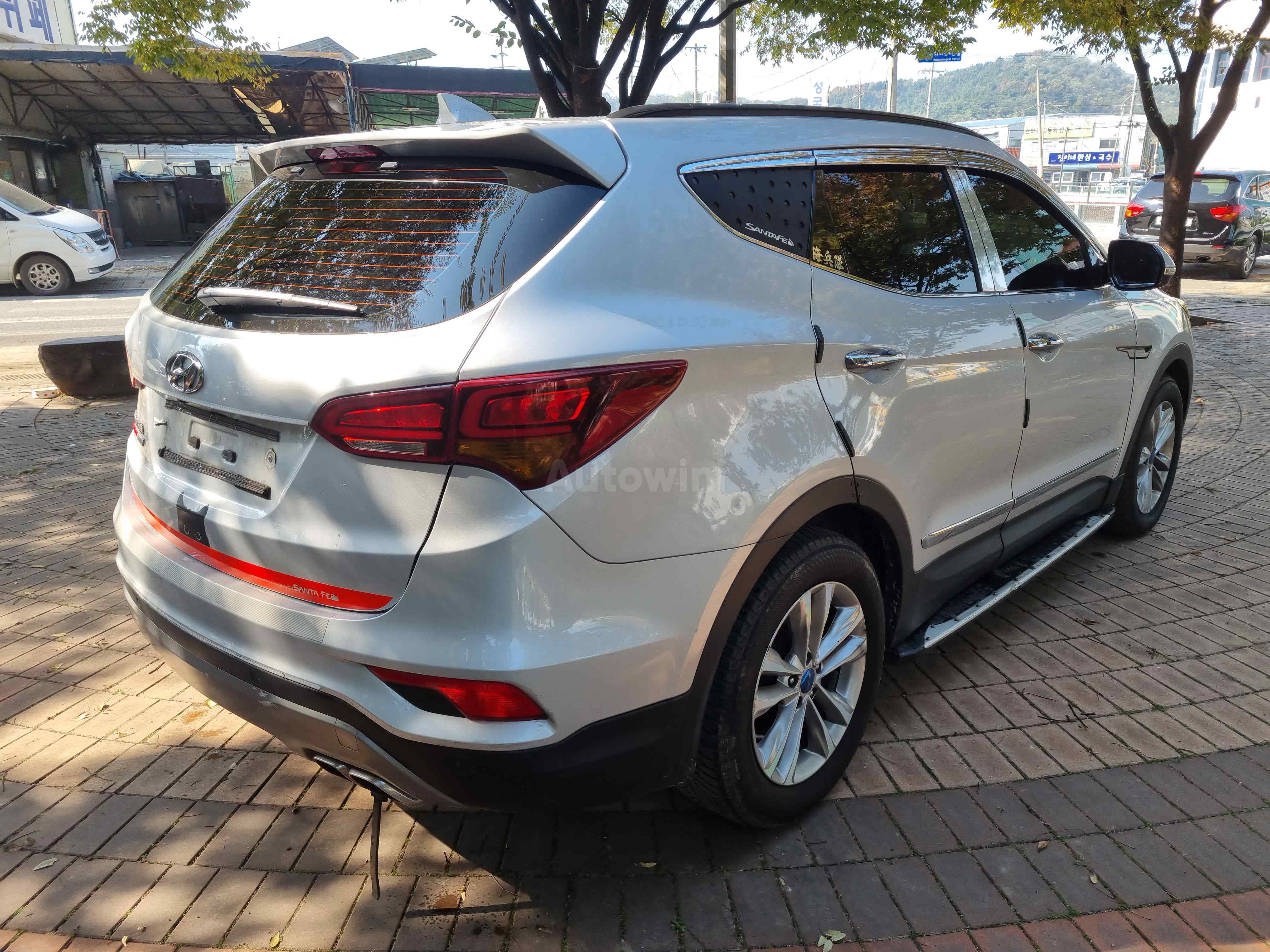 2016 HYUNDAI SANTAFE VIN: KMHSW81UDGU670874