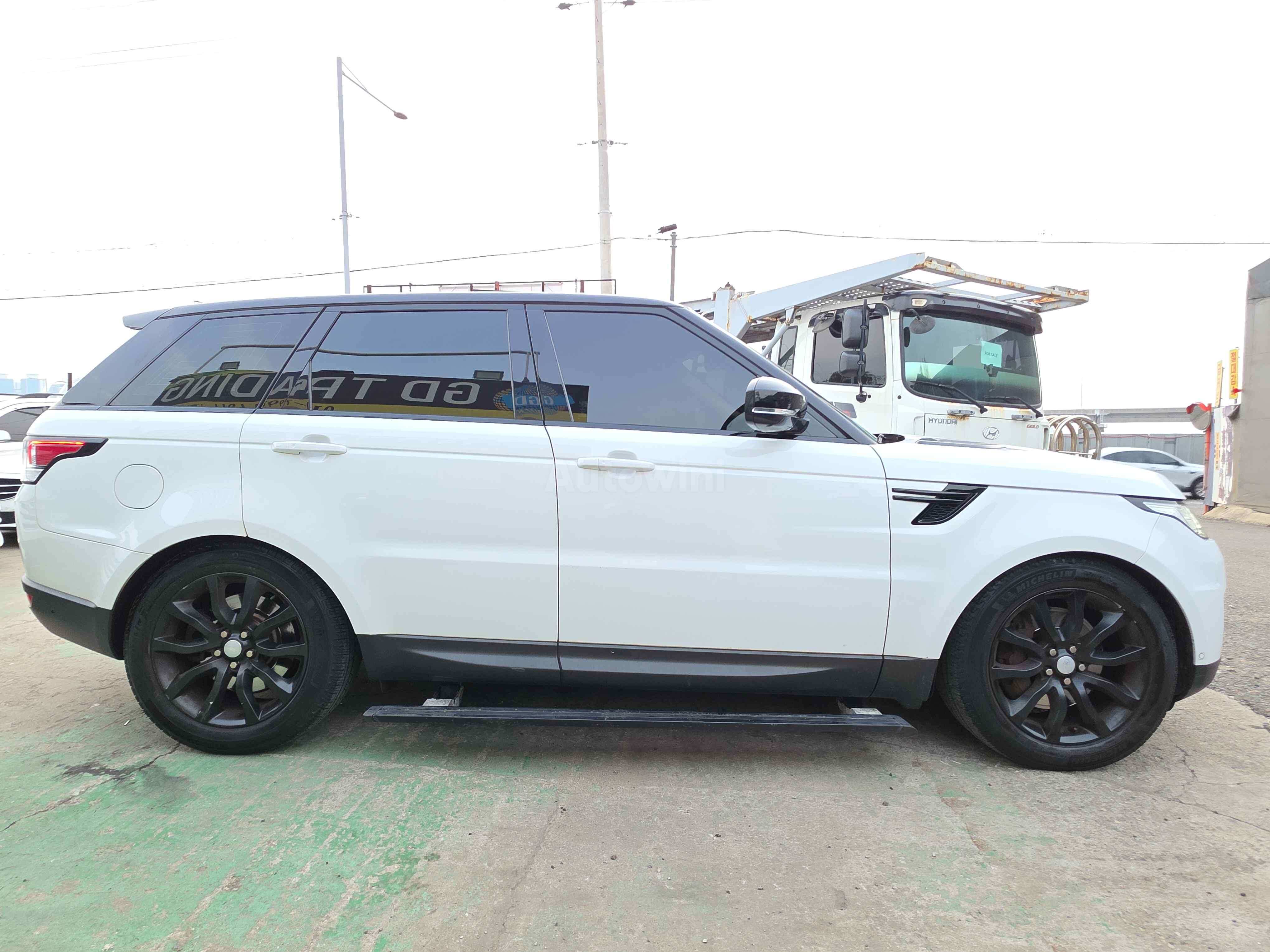 2017 LAND ROVER RANGE ROVER SPORT VIN: SALWA2FK6HA692629