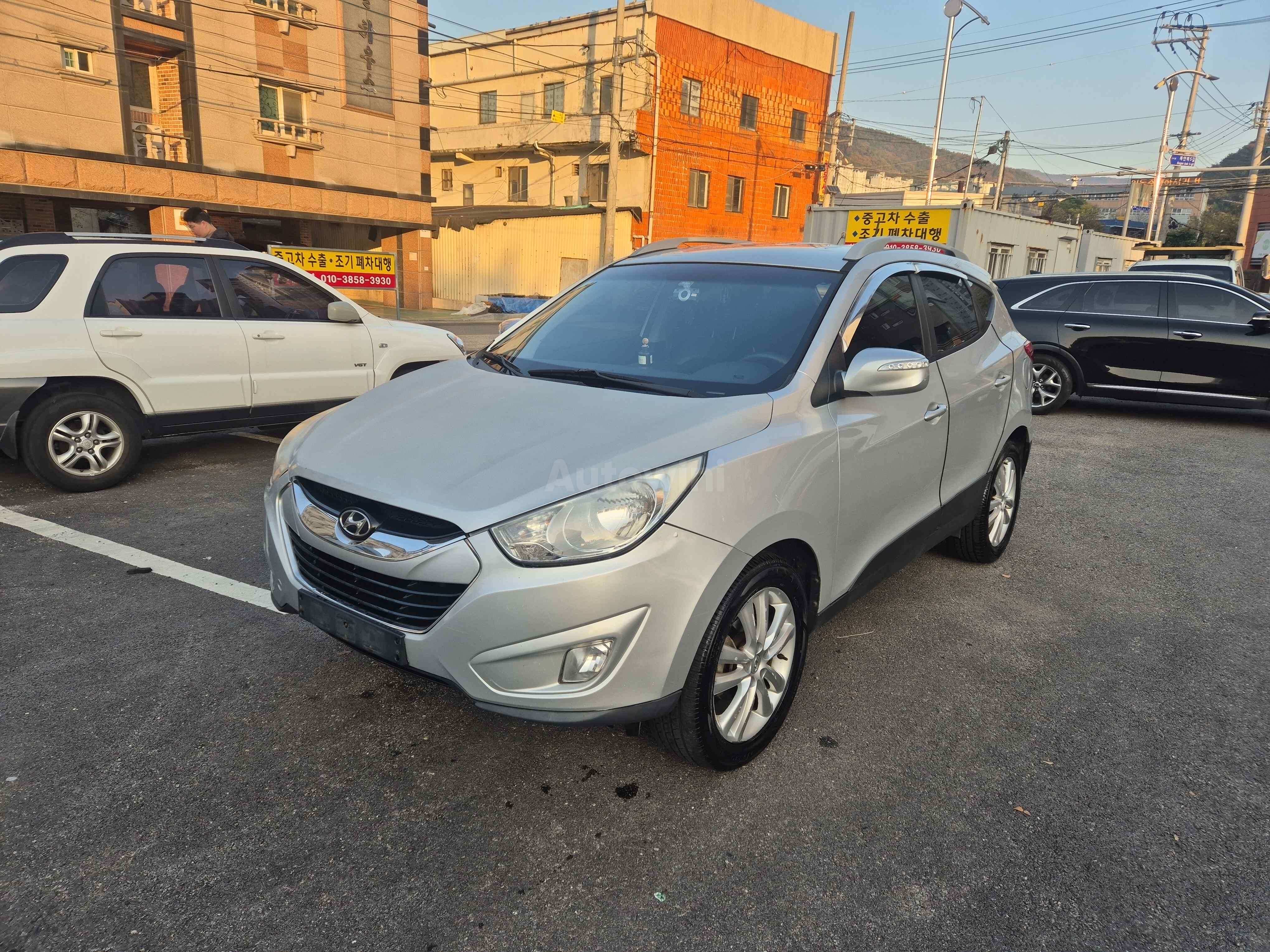 2010 HYUNDAI TUCSON VIN: KMHJU81VBAU033214