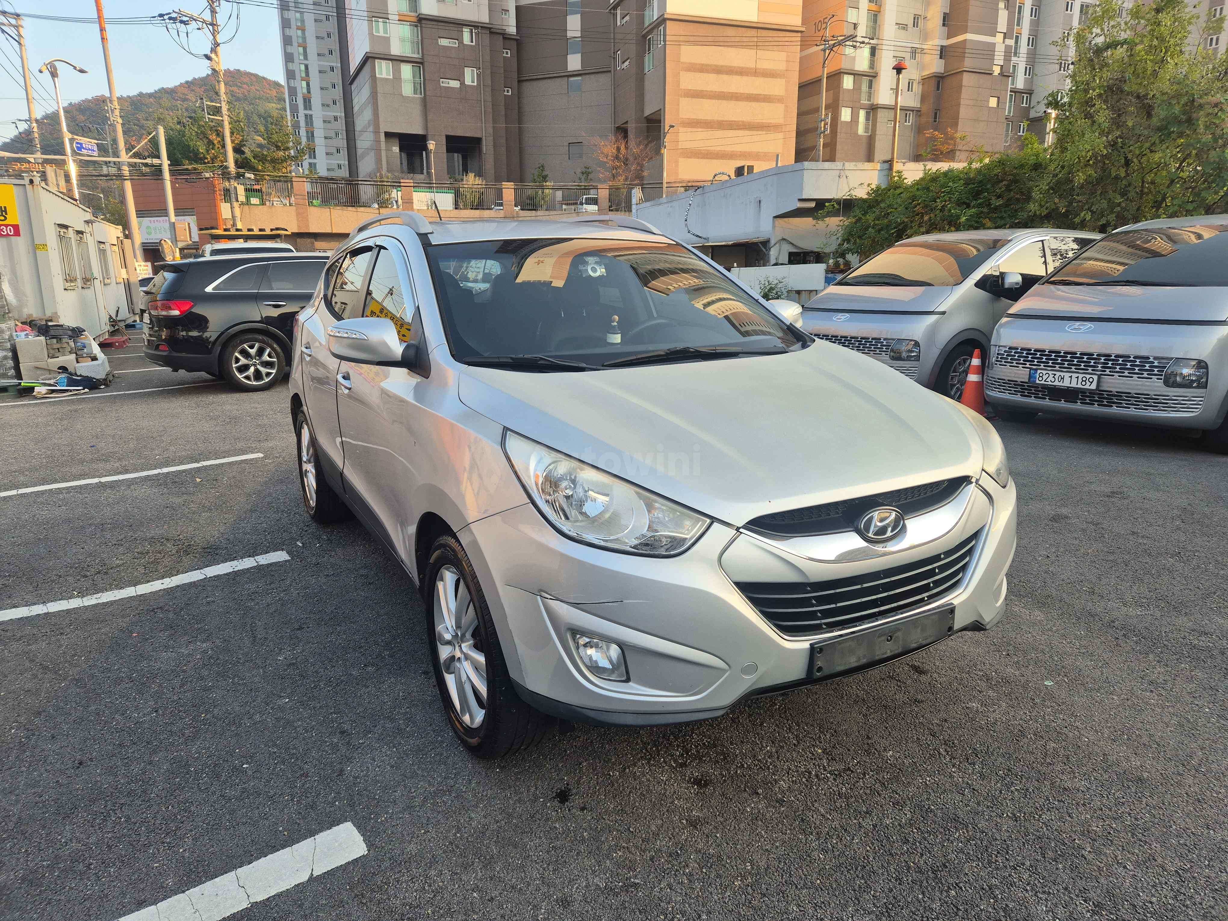 2010 HYUNDAI TUCSON VIN: KMHJU81VBAU033214