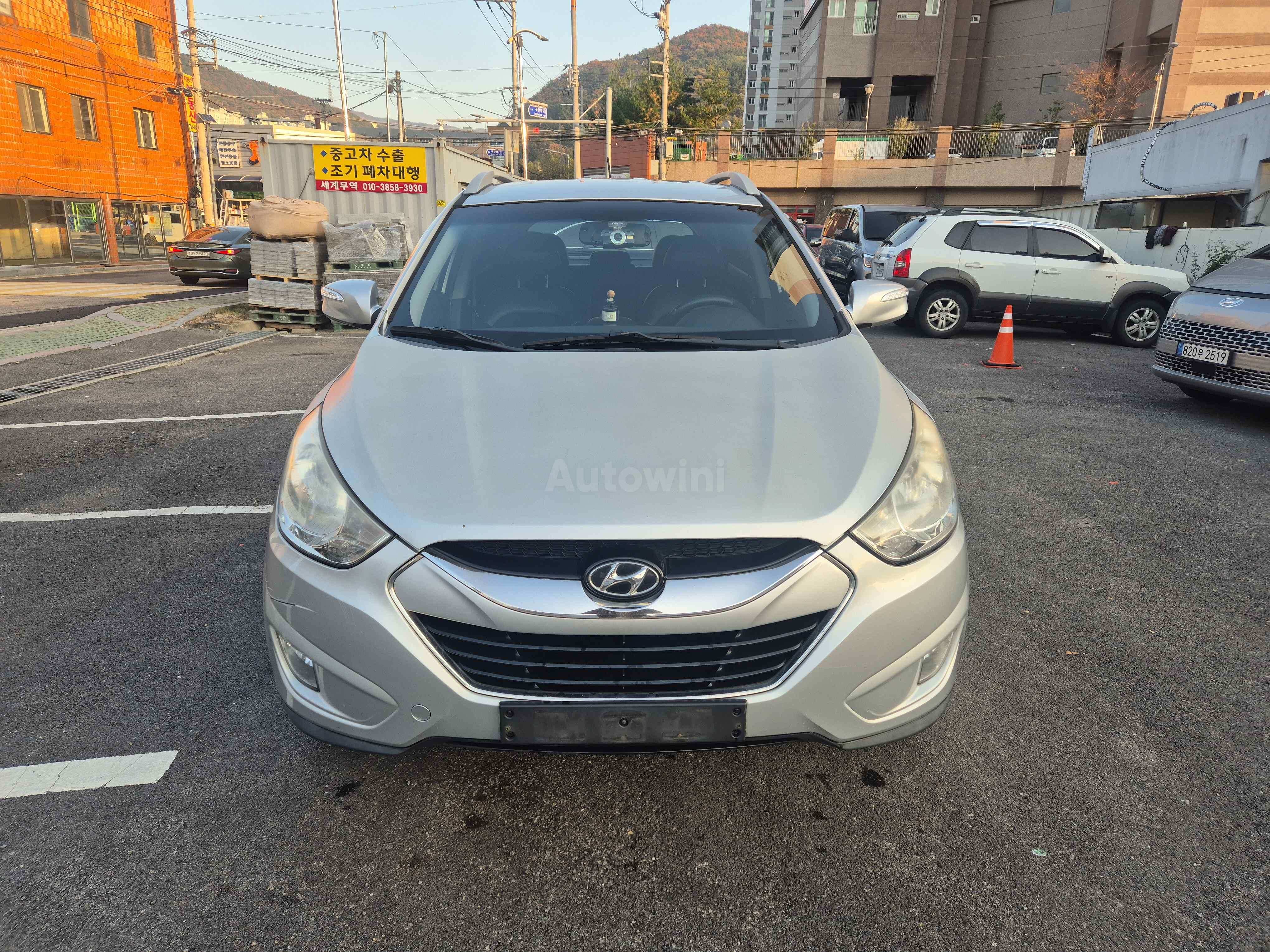 2010 HYUNDAI TUCSON VIN: KMHJU81VBAU033214