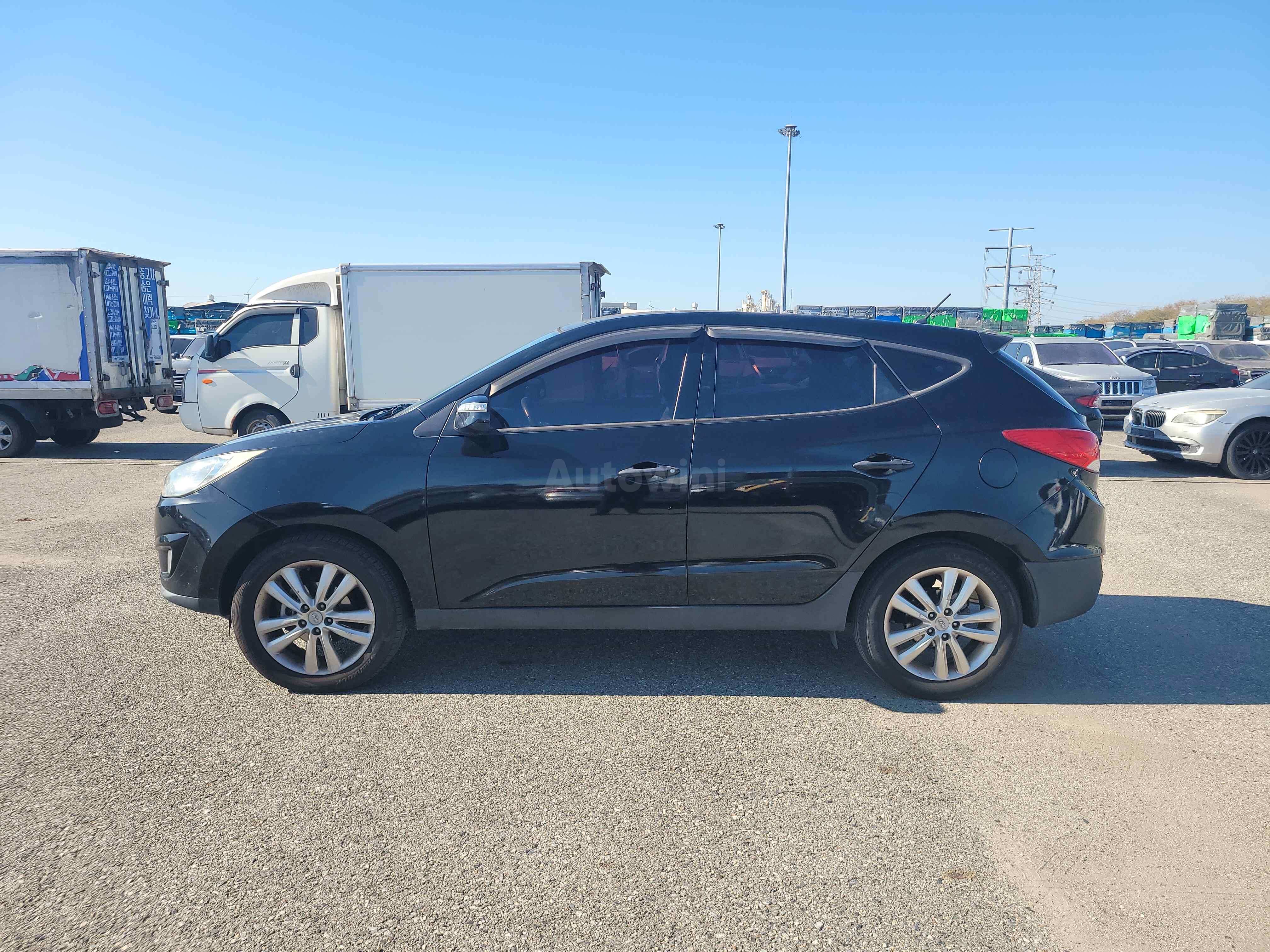 2010 HYUNDAI TUCSON VIN: KMHJU81VBAU050523