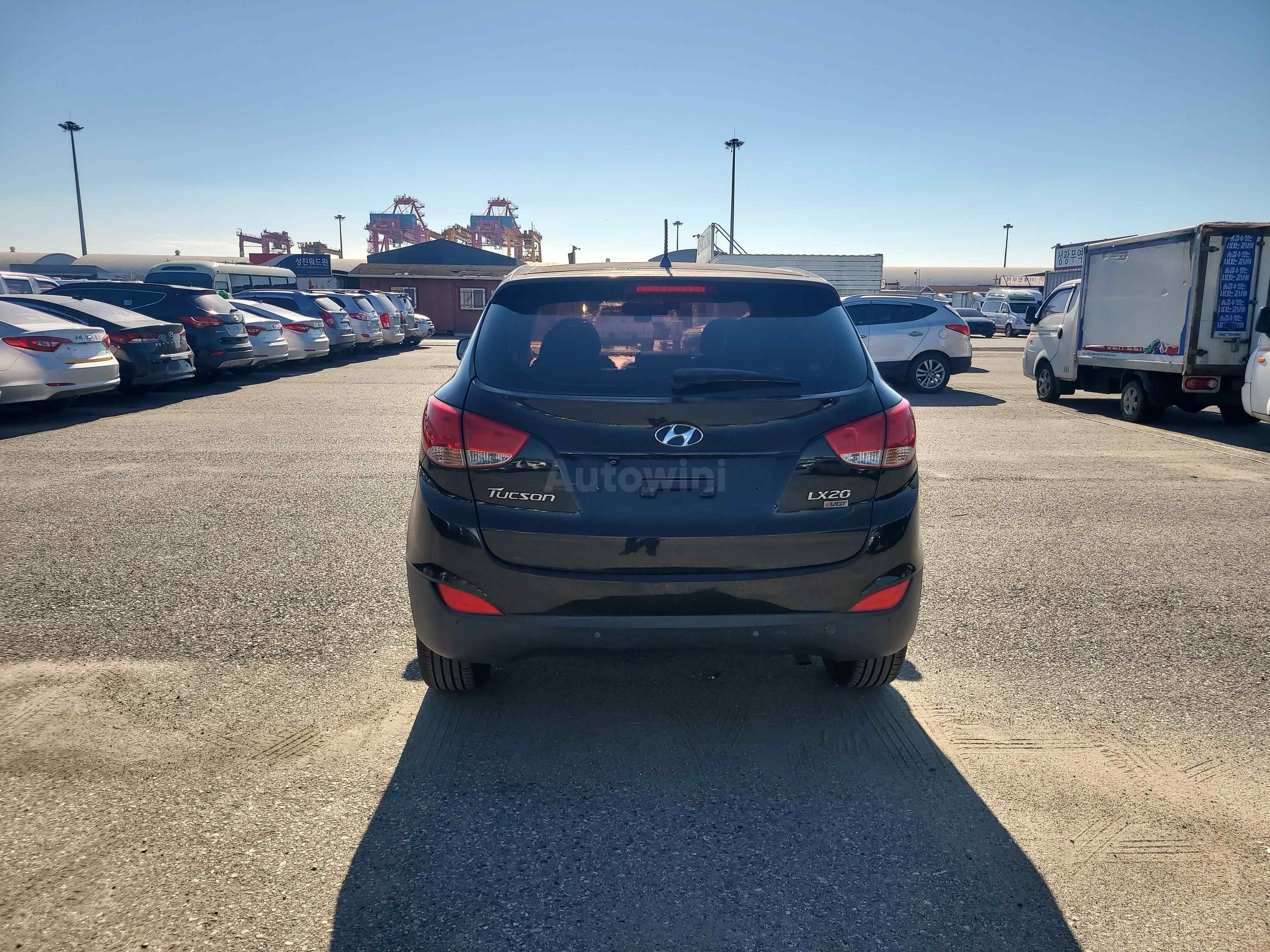 2010 HYUNDAI TUCSON VIN: KMHJU81VBAU050523