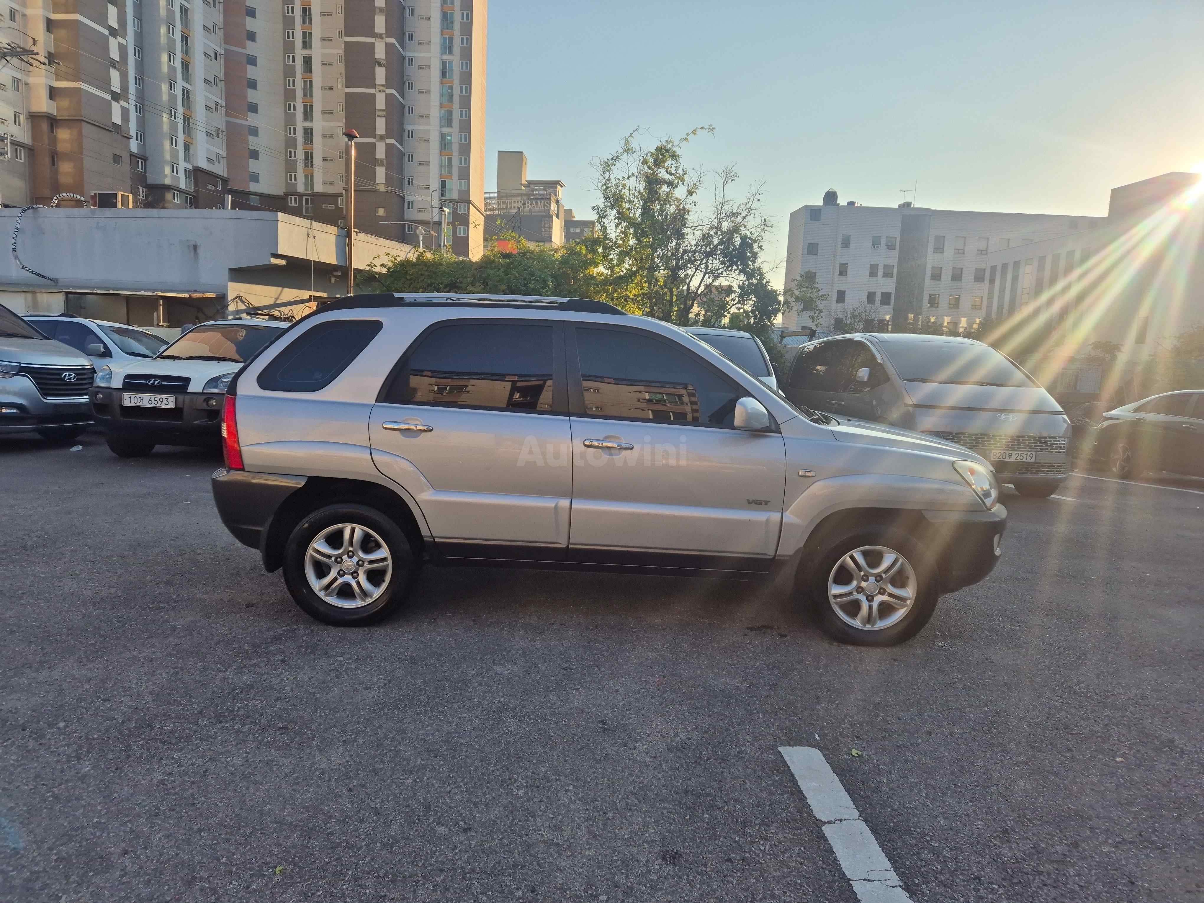2007 KIA SPORTAGE VIN: KNAJE55537K350700