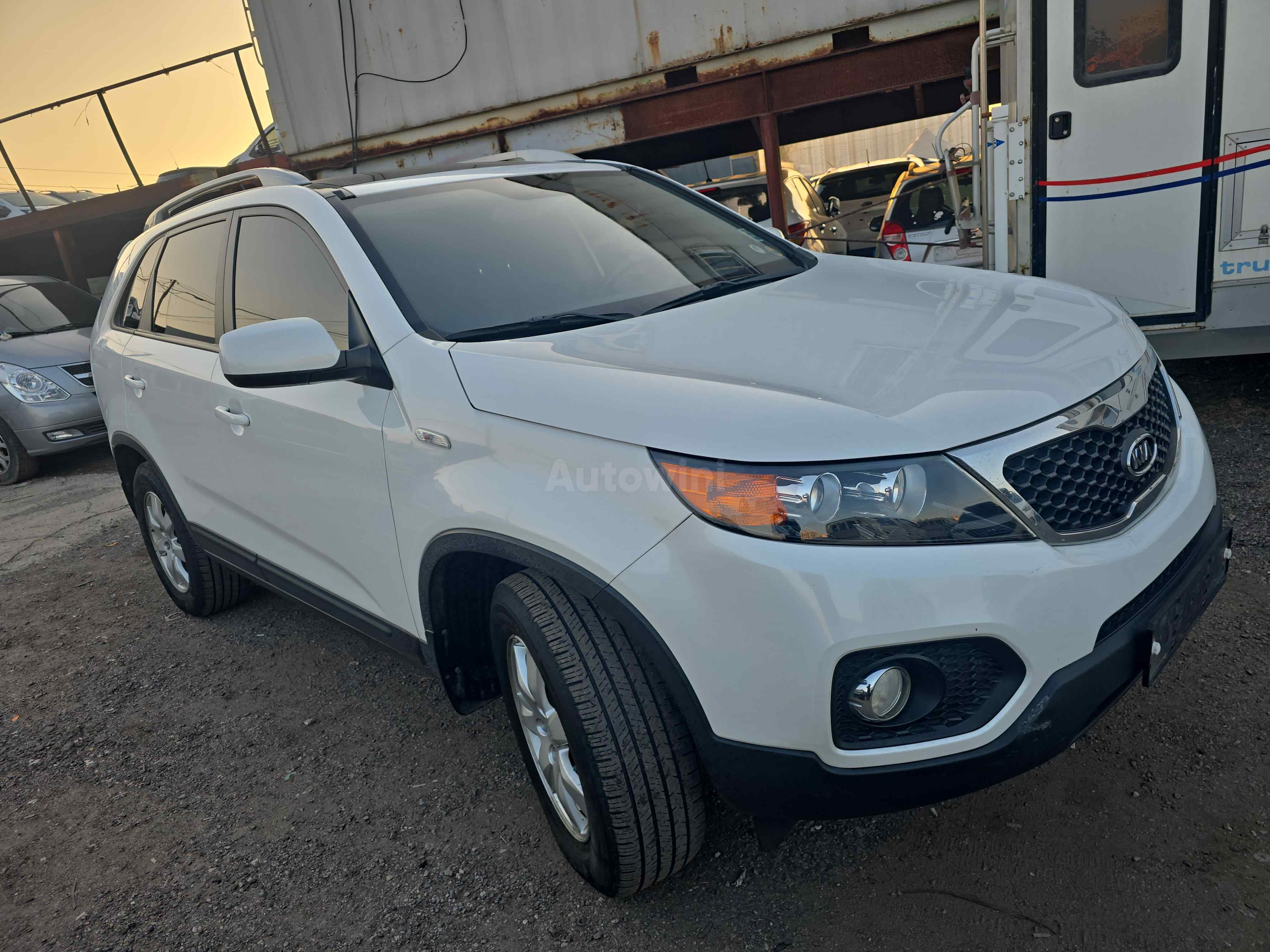 2011 KIA SORENTO VIN: KNAKT815BBA172566