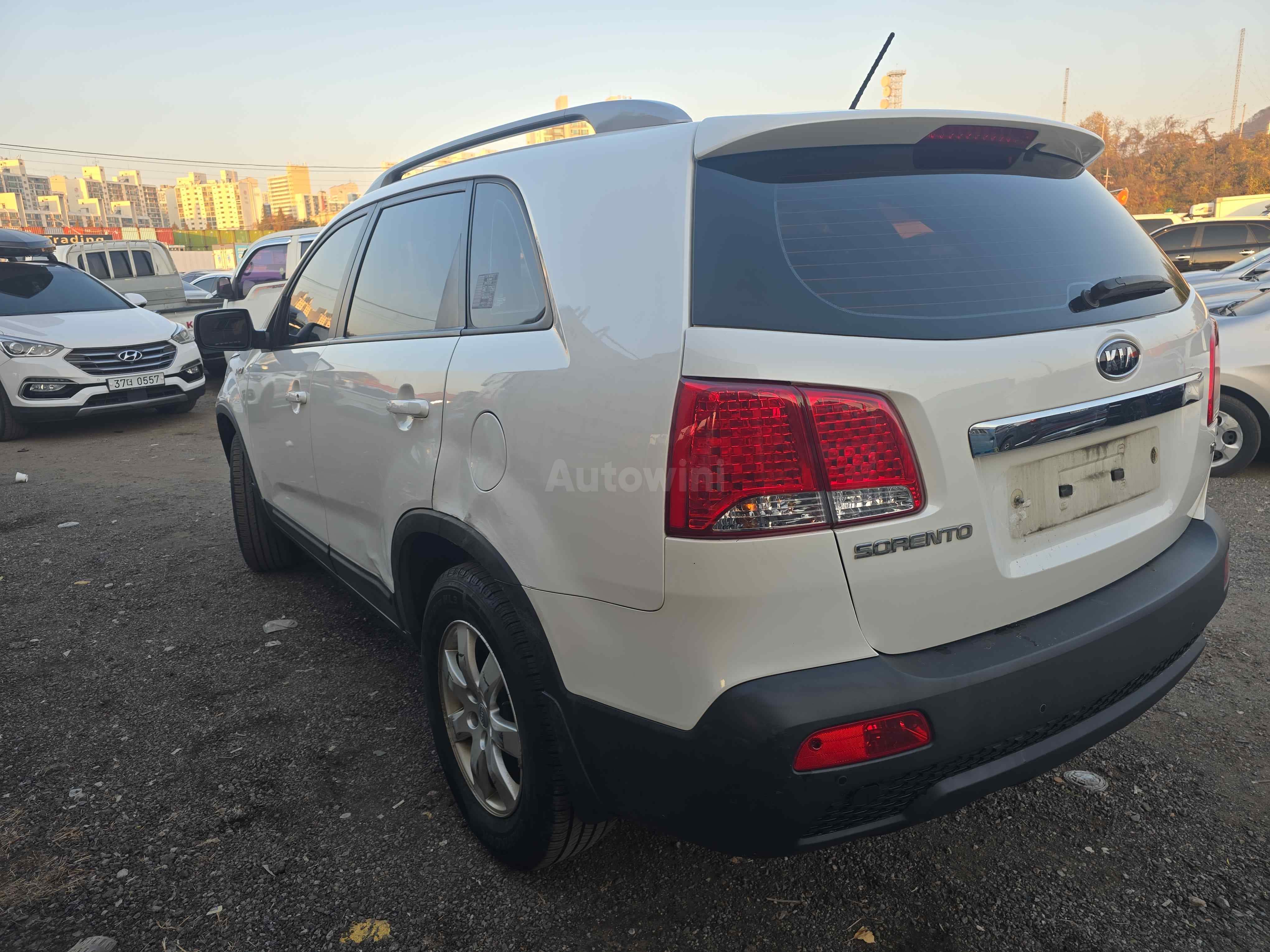 2011 KIA SORENTO VIN: KNAKT815BBA172566