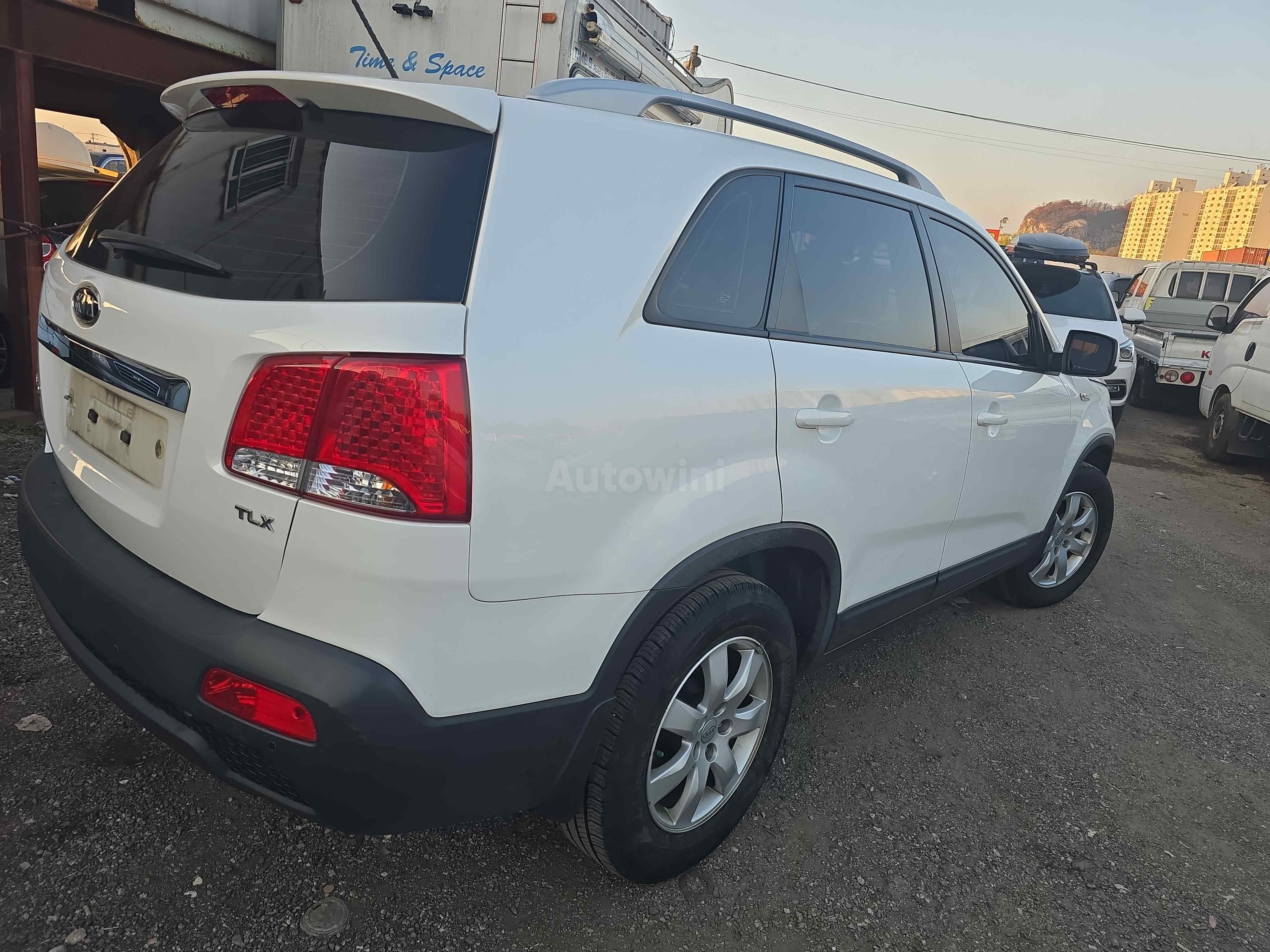 2011 KIA SORENTO VIN: KNAKT815BBA172566