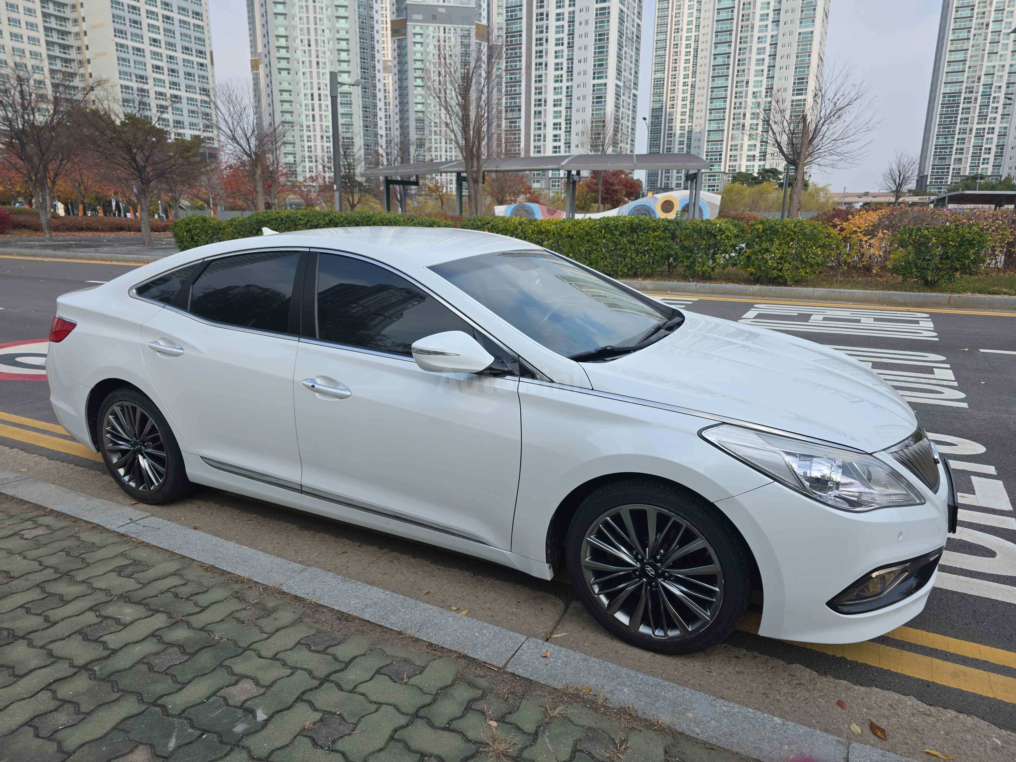 2016 HYUNDAI GRANDEUR VIN: KMHFF41RBGA551140